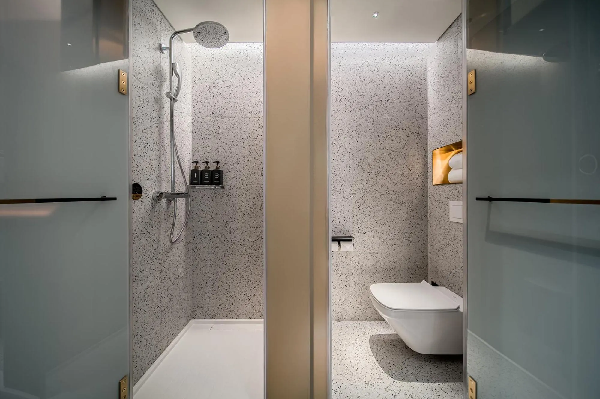 Shower in CitiGO Hotel Shenzhen Shekou Cruise Center Seaview Near Taizi Bay K11