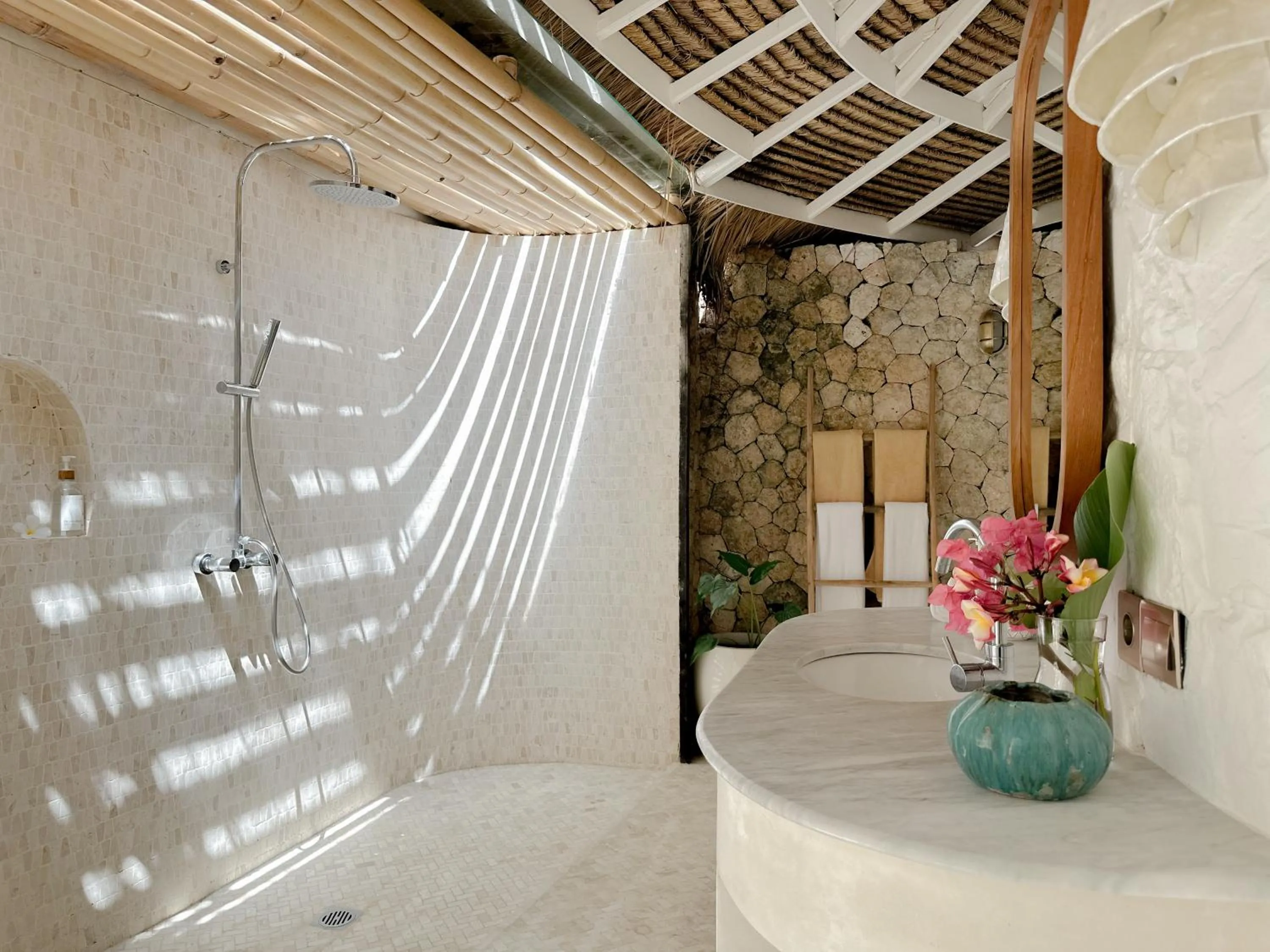 Shower in Bodhi Bingin