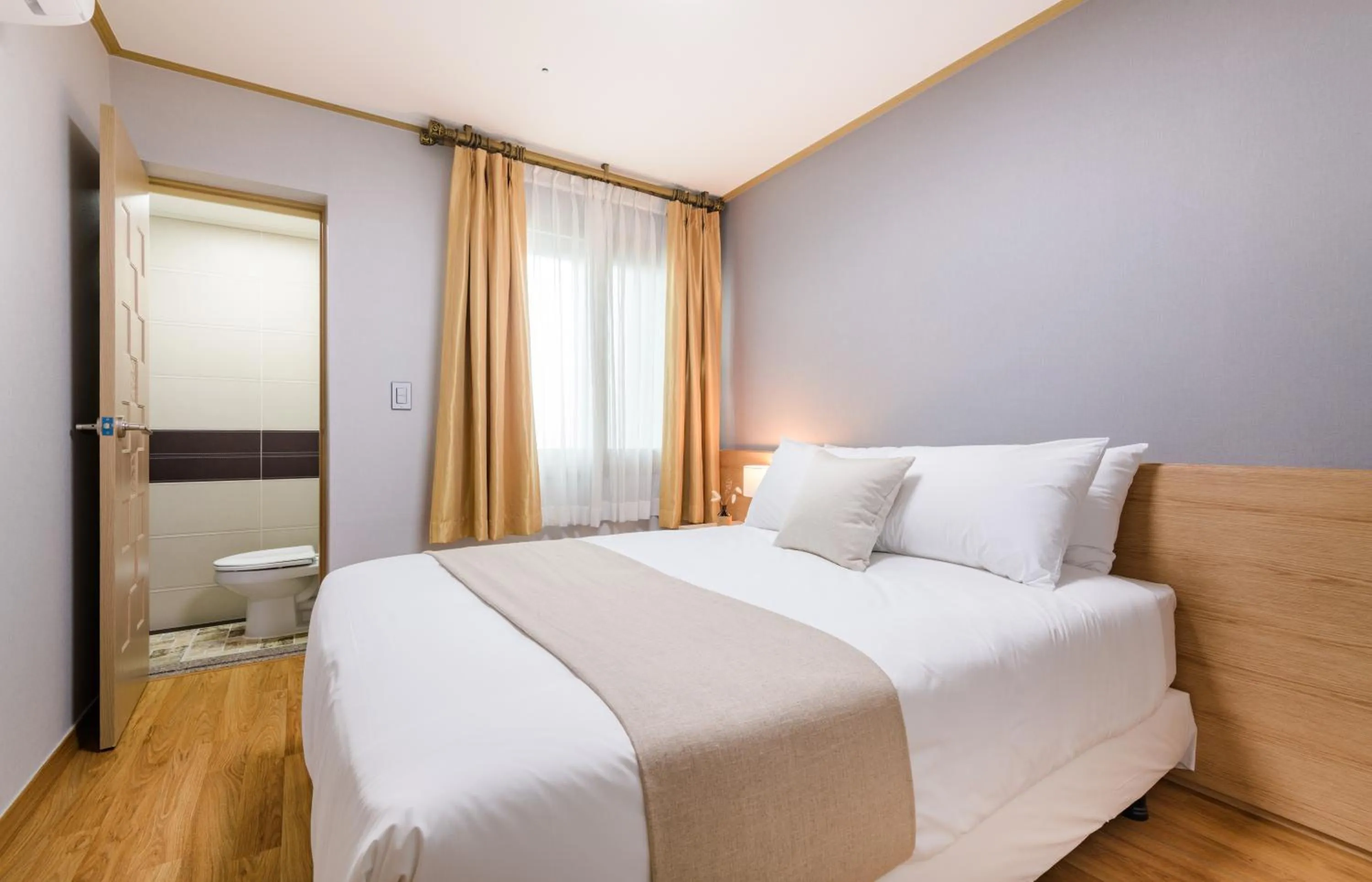 Photo of the whole room, Bed in Seogwipo Worldcup Resort