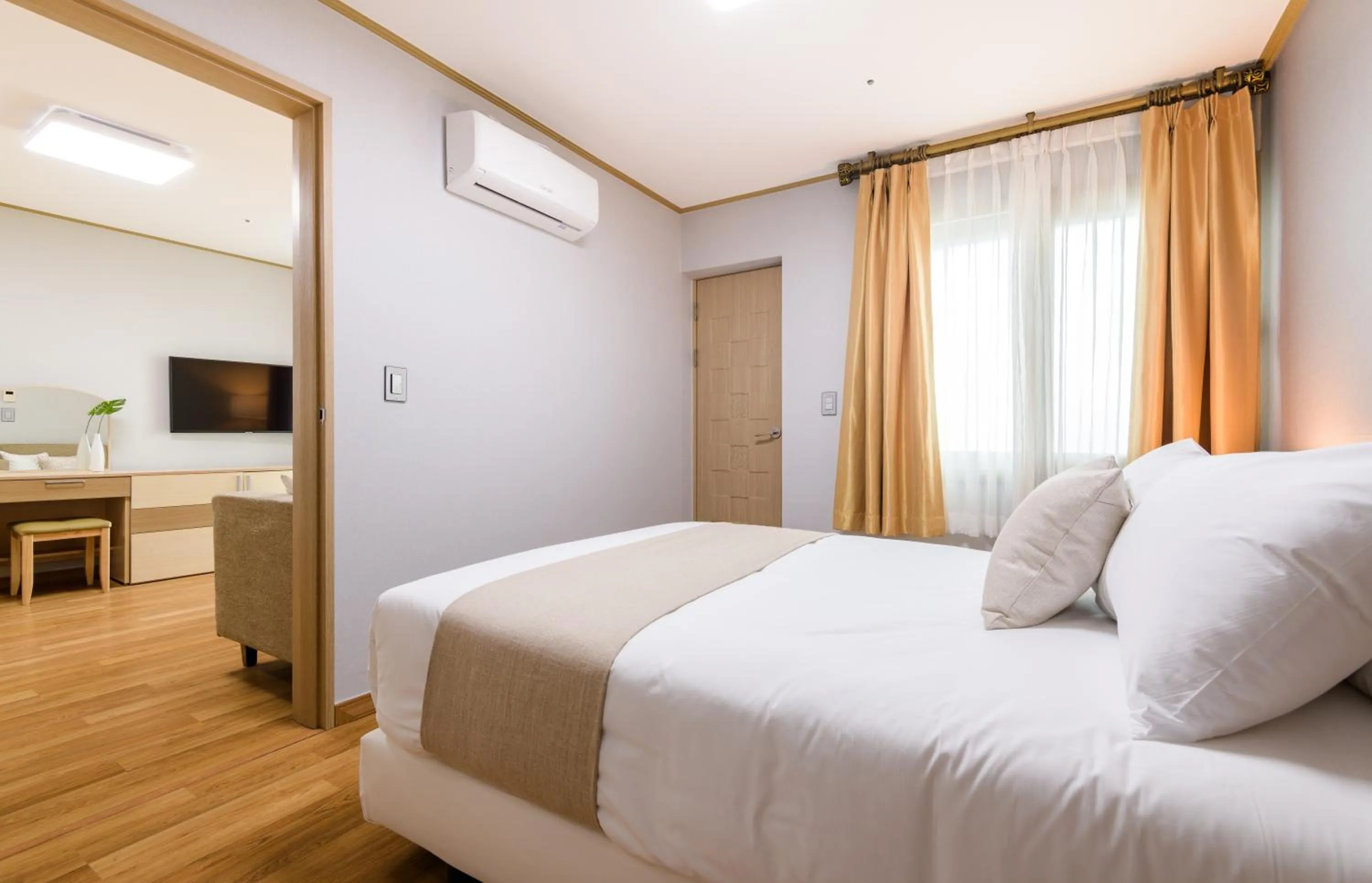 Photo of the whole room, Bed in Seogwipo Worldcup Resort
