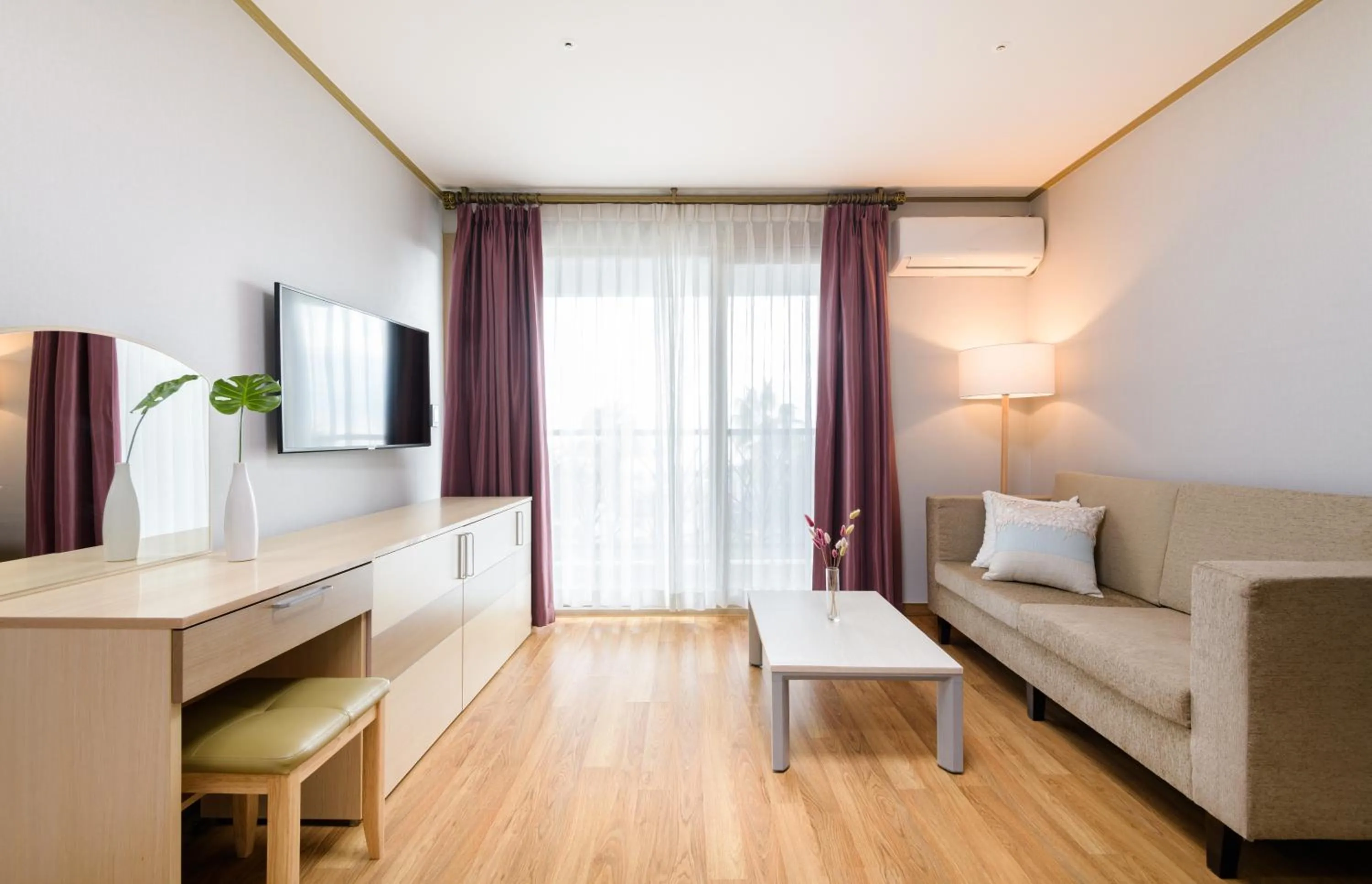 Photo of the whole room, Bed in Seogwipo Worldcup Resort