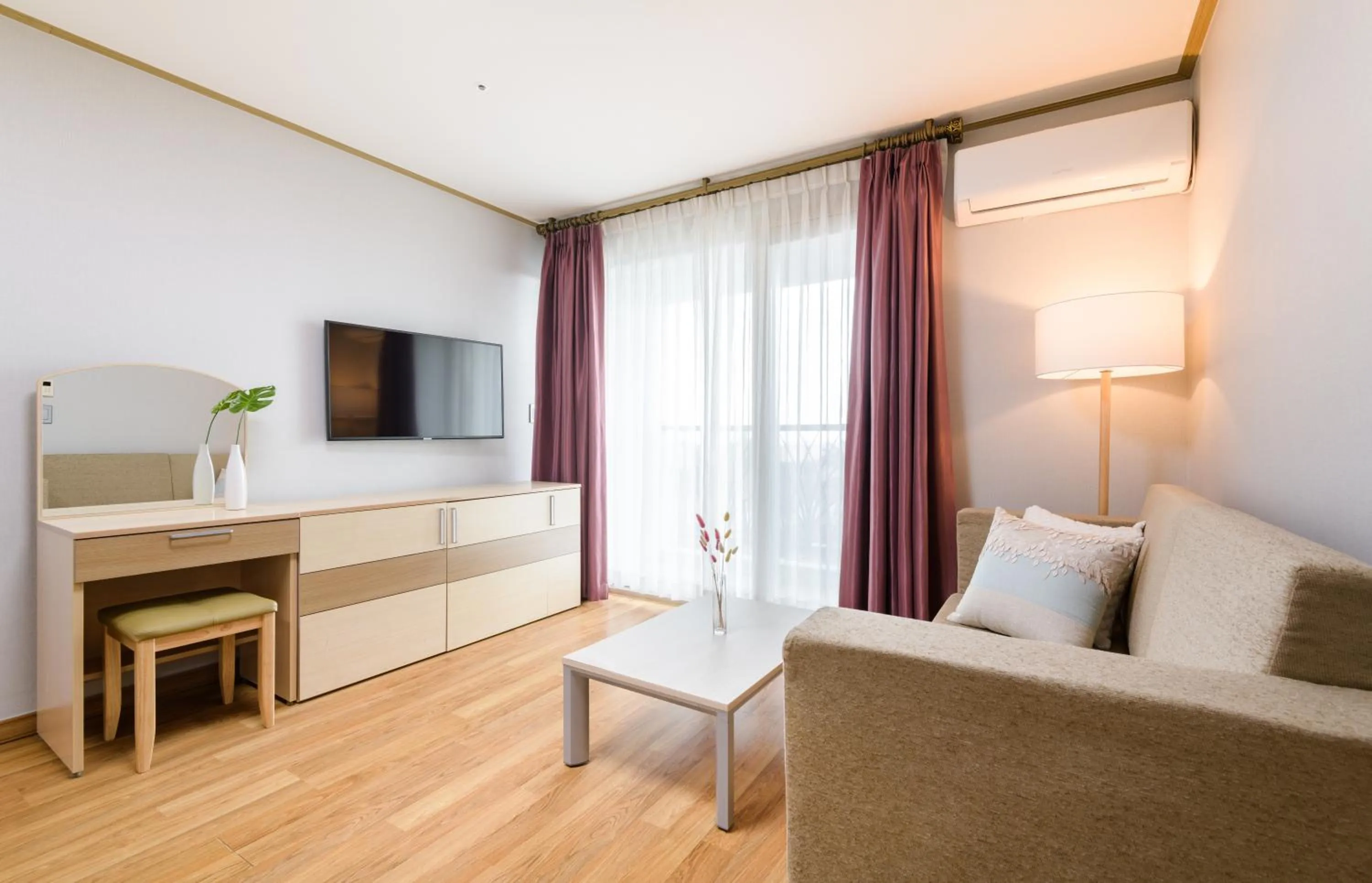 Photo of the whole room, Bed in Seogwipo Worldcup Resort