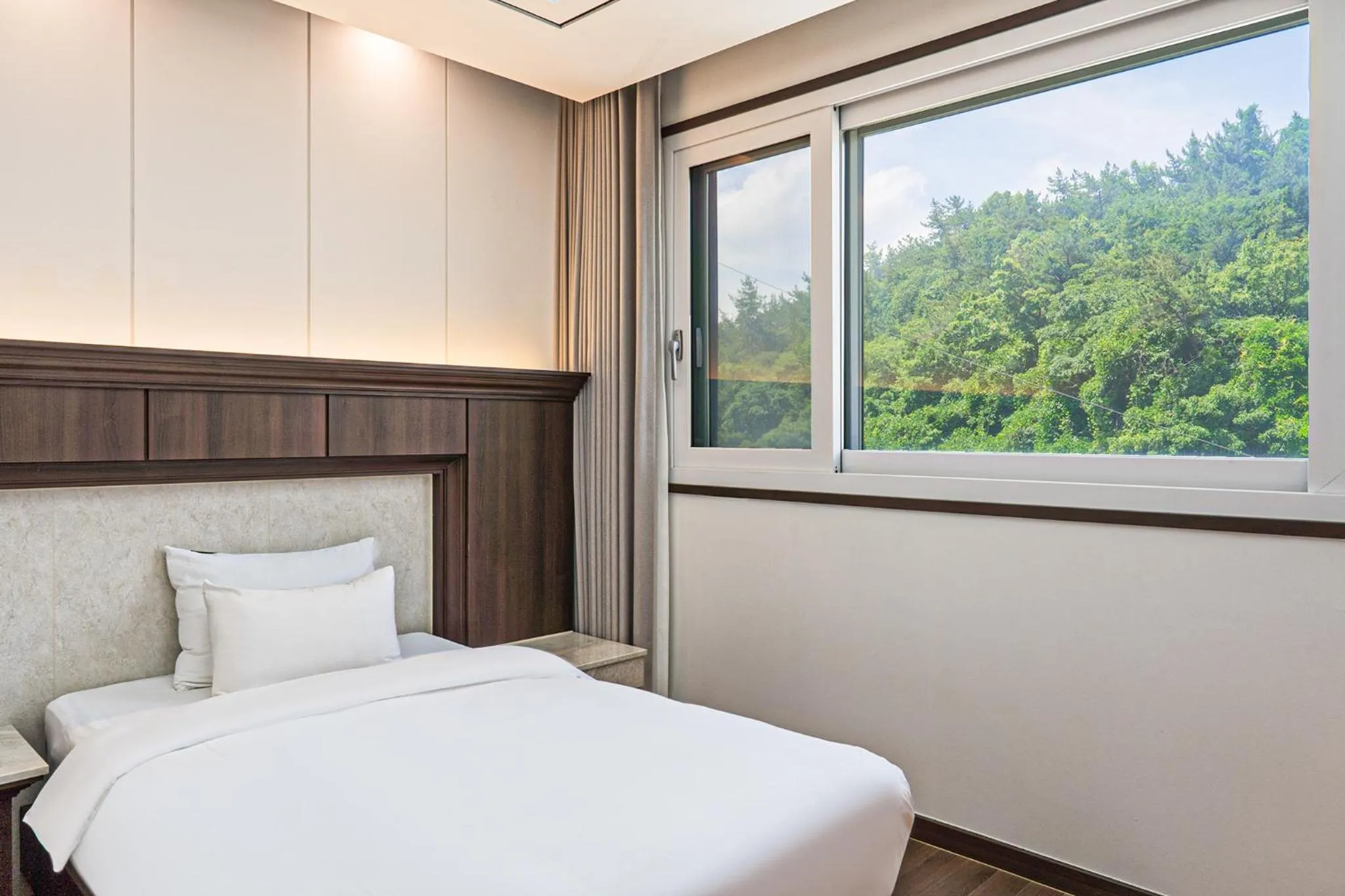 Bed in Hotel Demer Mokpo