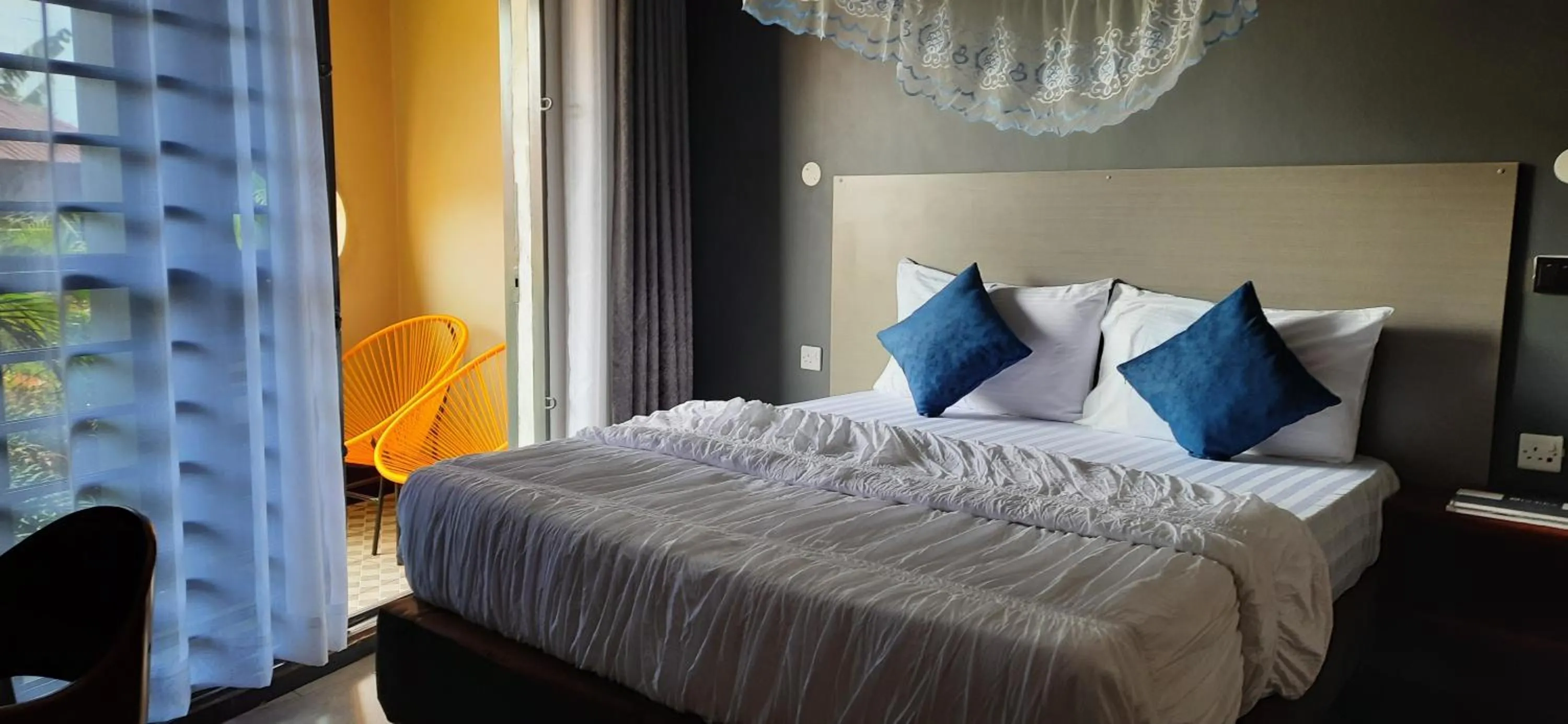 Bed in Ashleys Hotel