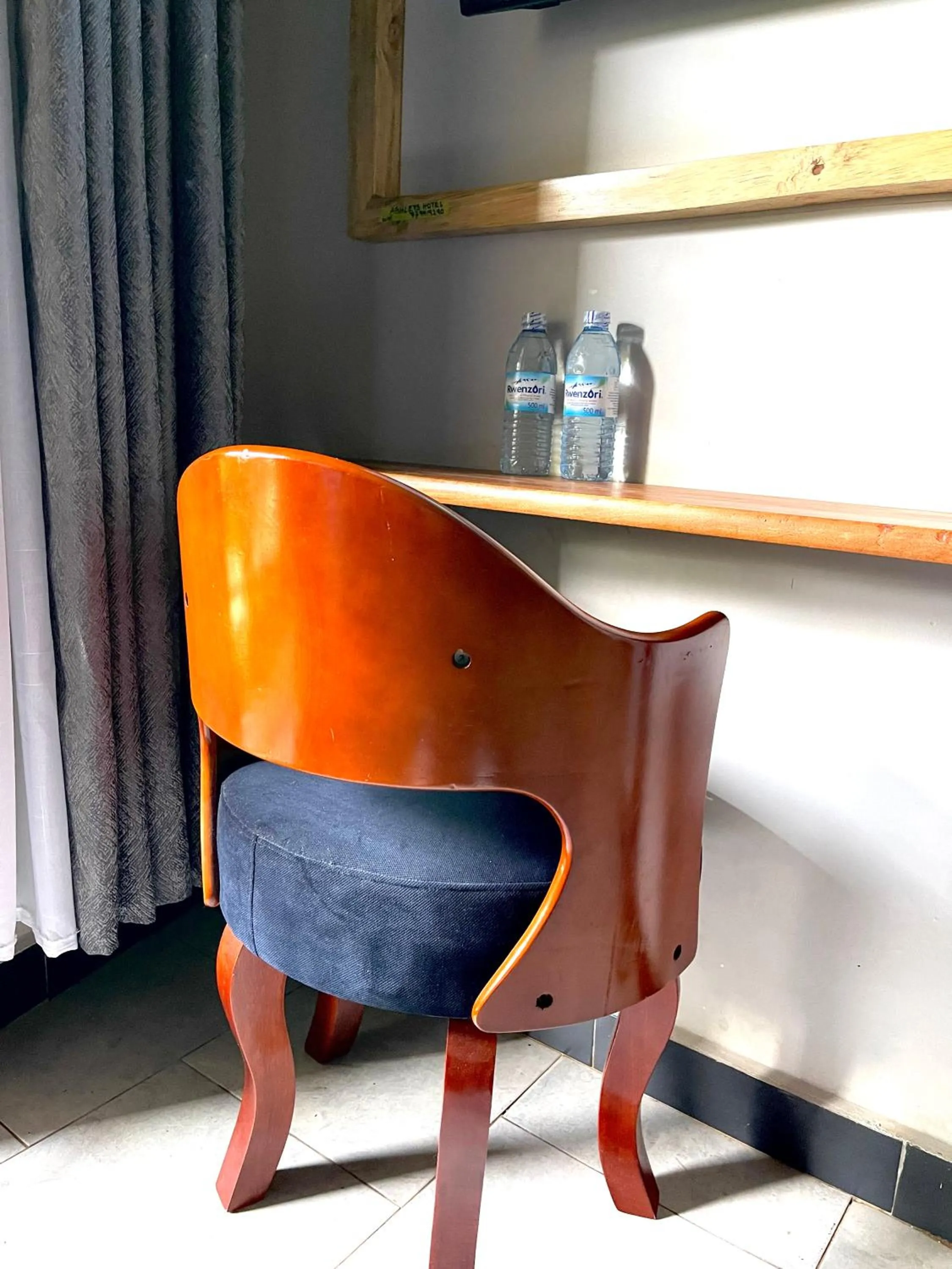 Seating area in Ashleys Hotel