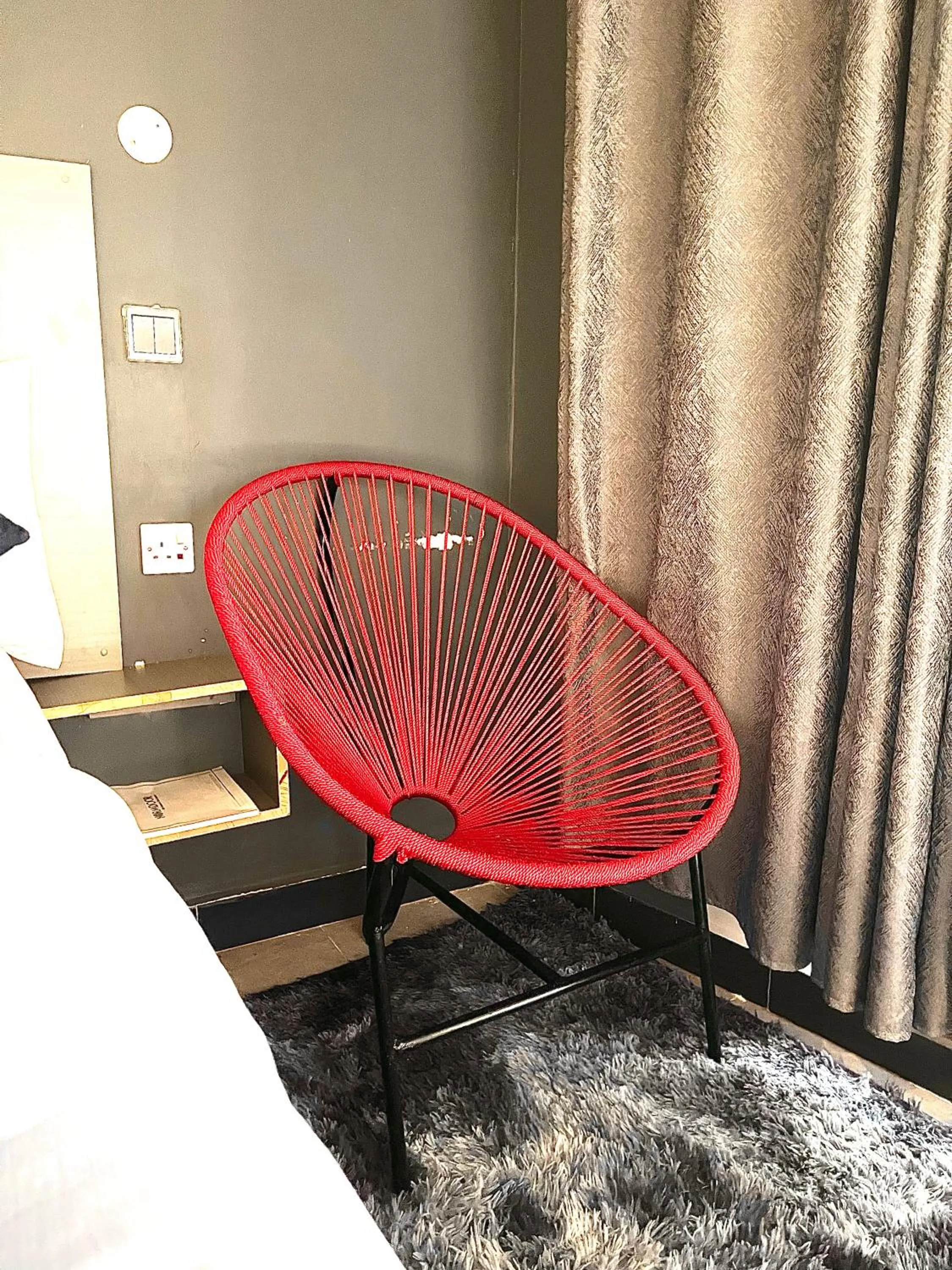 Seating area in Ashleys Hotel