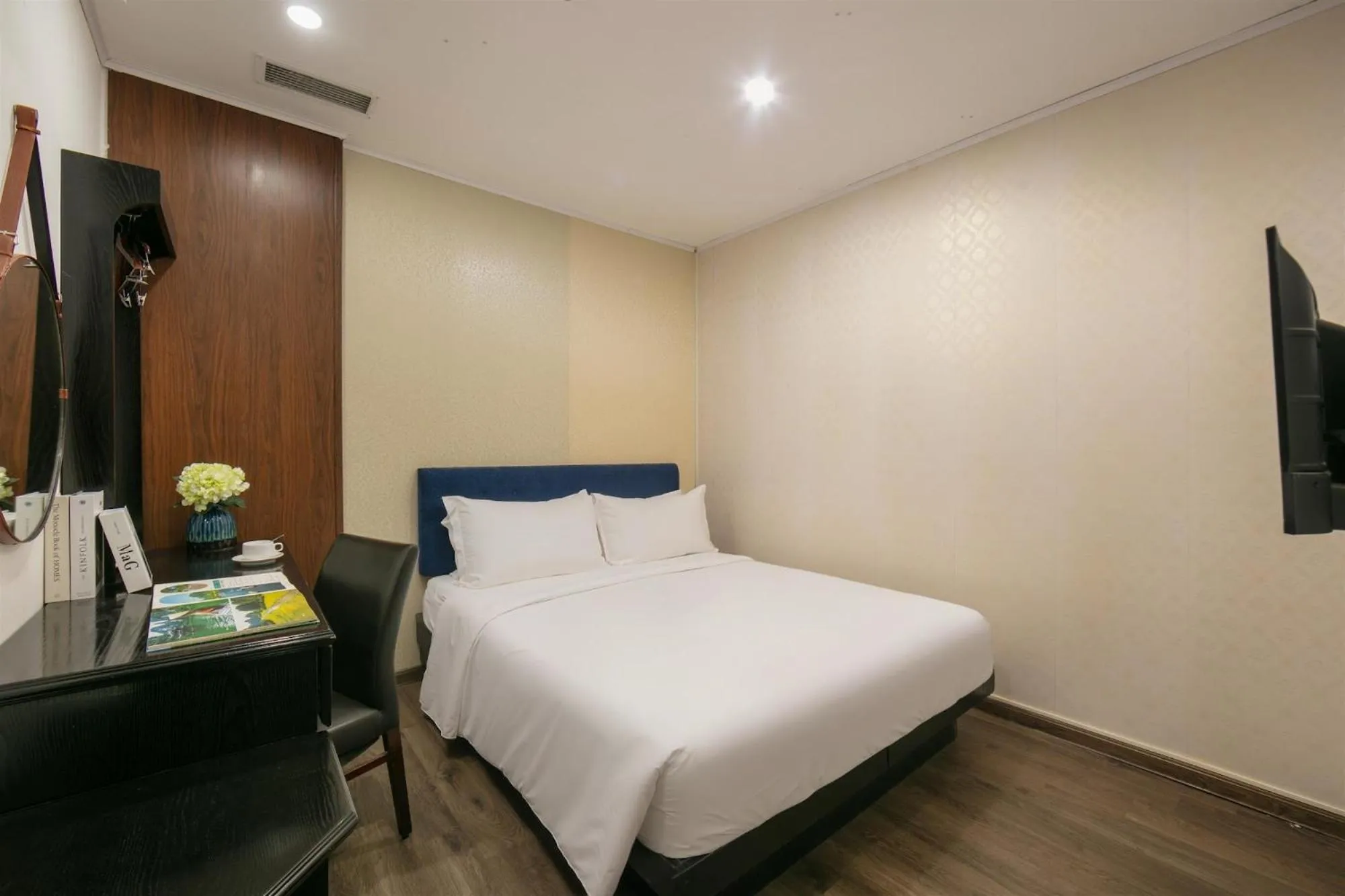 Bed in Hanoi Traveller House