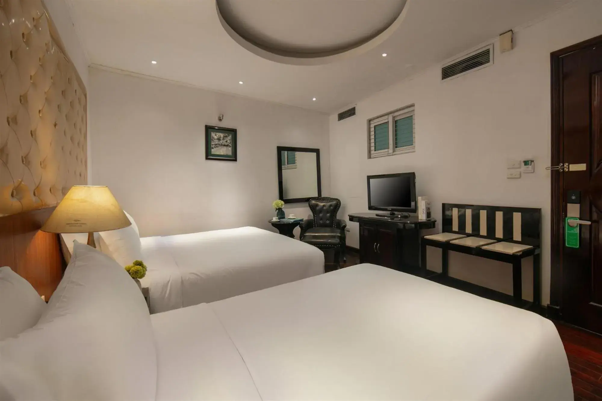 Superior Triple Room in Hanoi Traveller House Superior Triple Room in Hanoi Traveller House