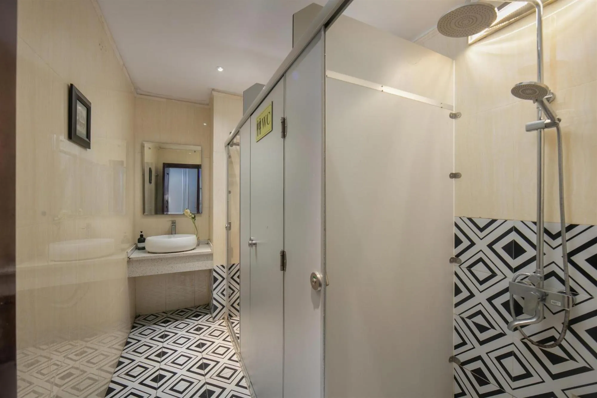 Hanoi Traveller House