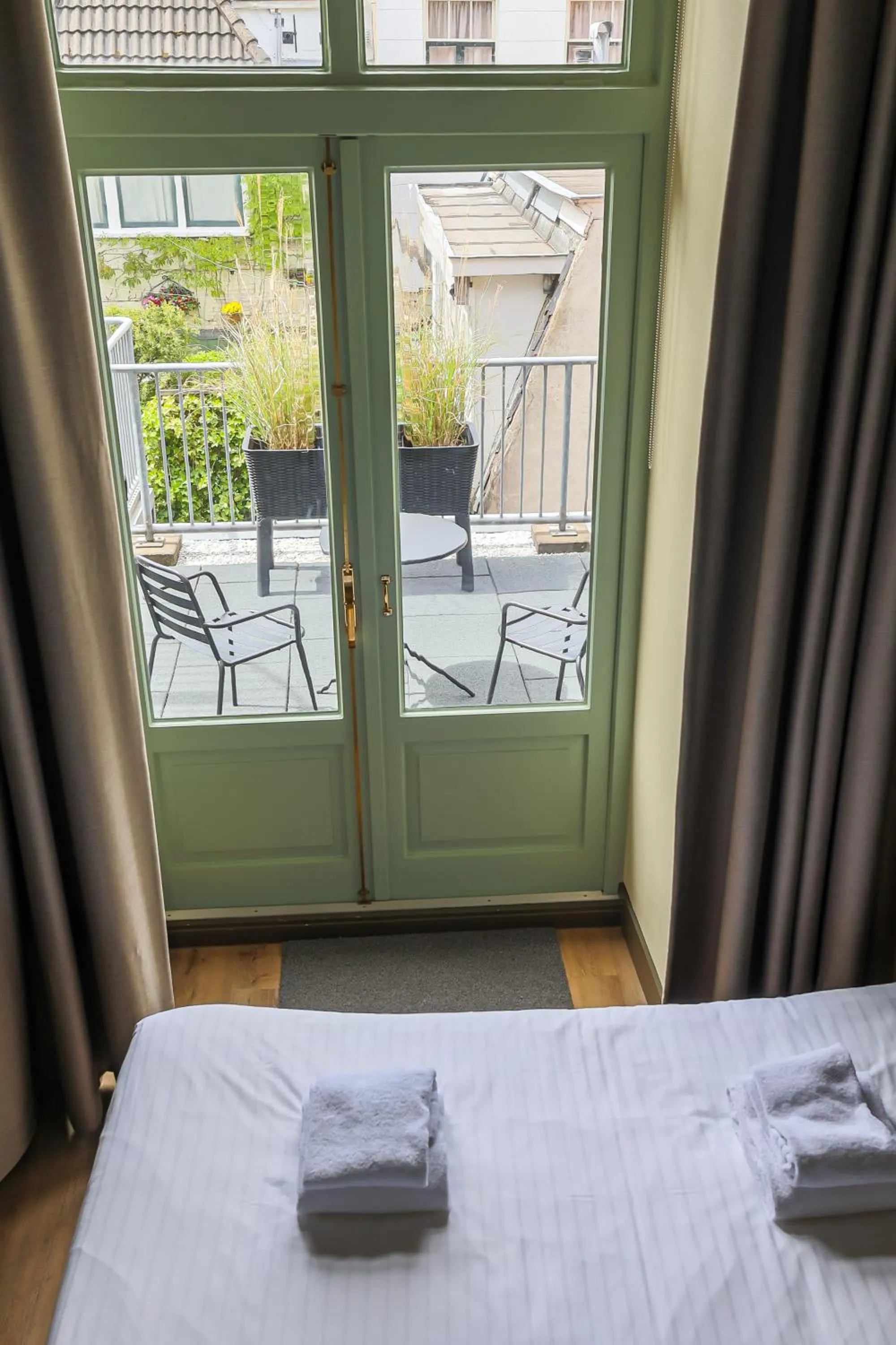 Shower, Bed in Hotel Corps de Garde