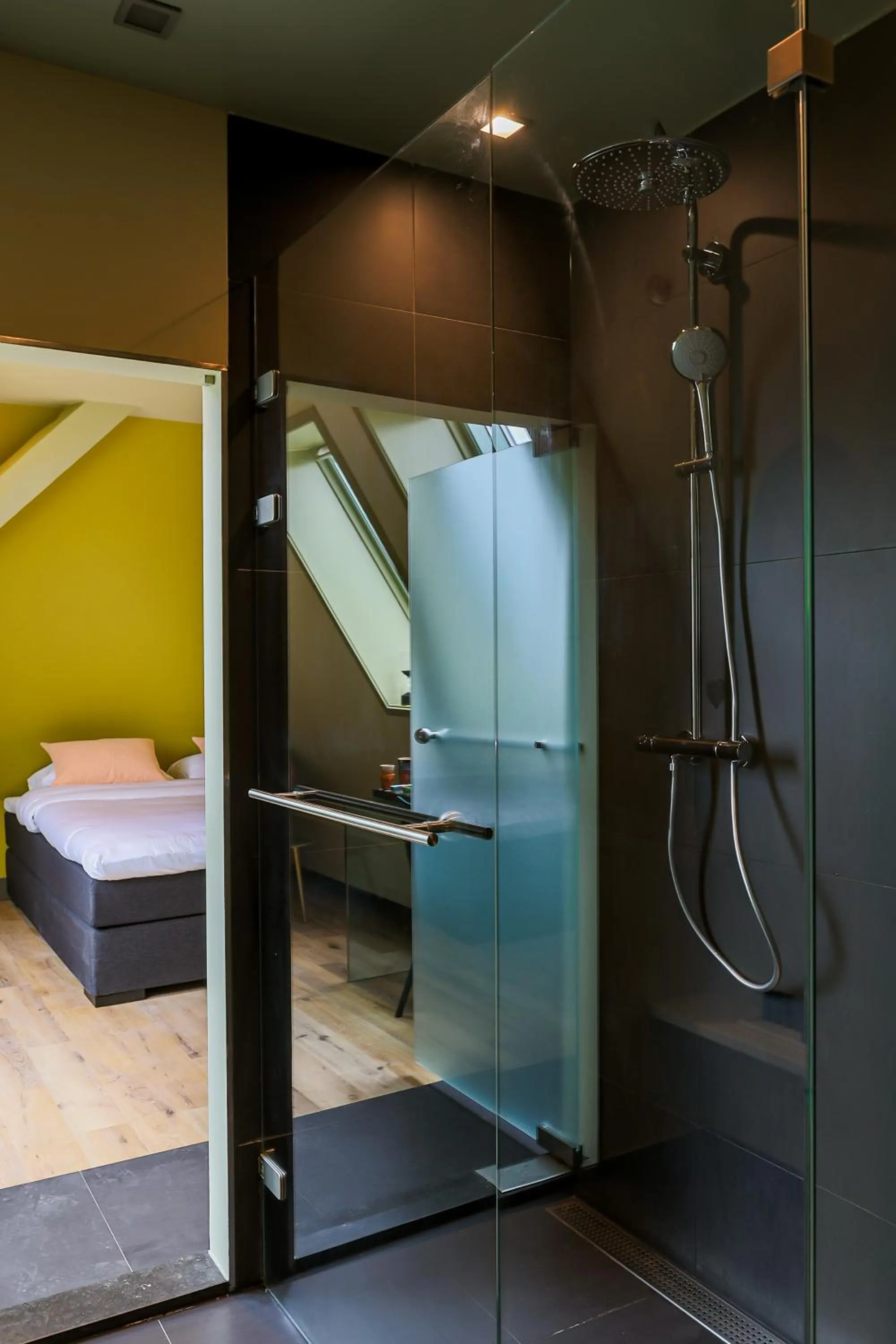 Shower, Bed in Hotel Corps de Garde