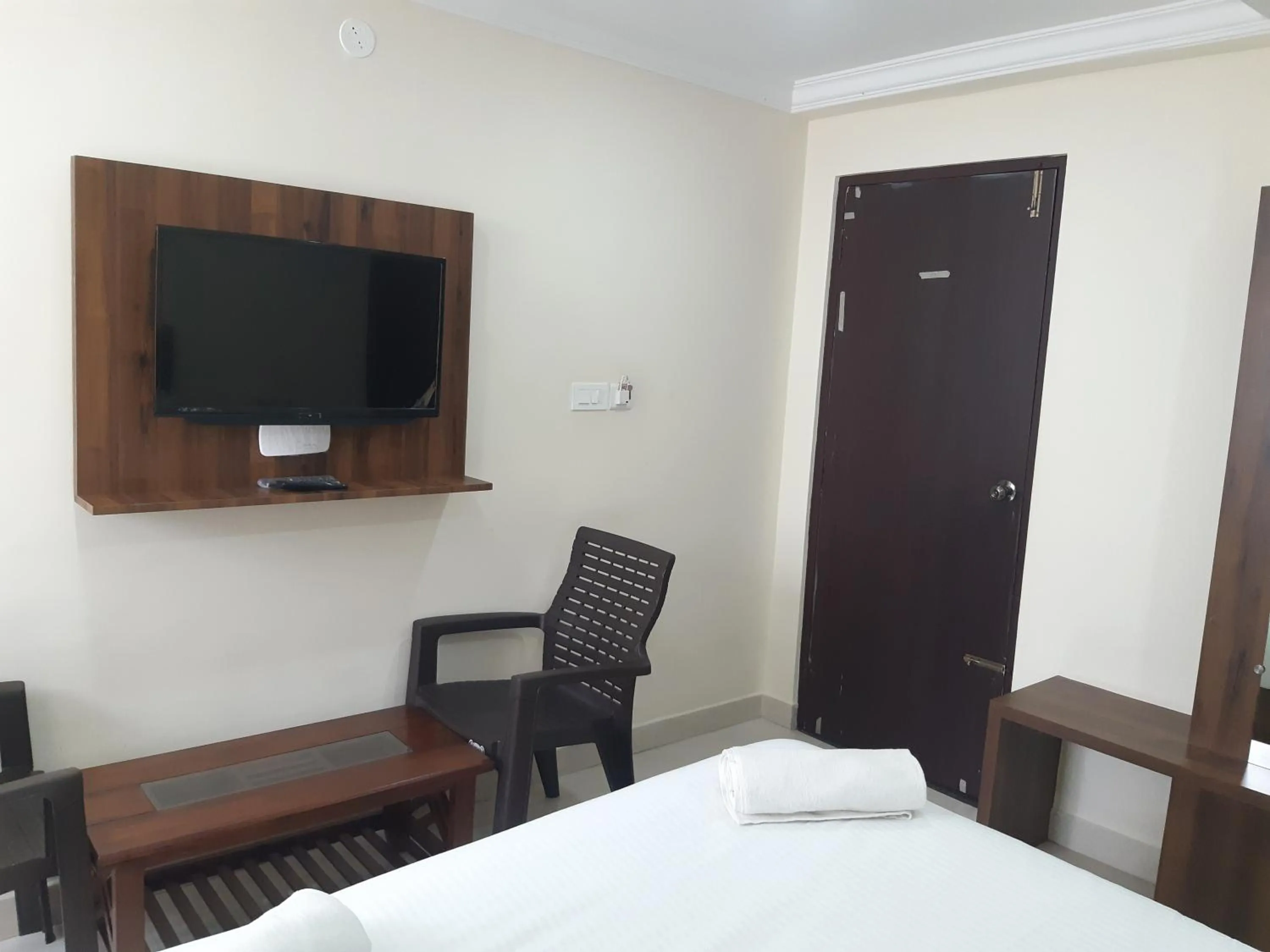 TV and multimedia, Bed in CNR Residency, Madanapalle