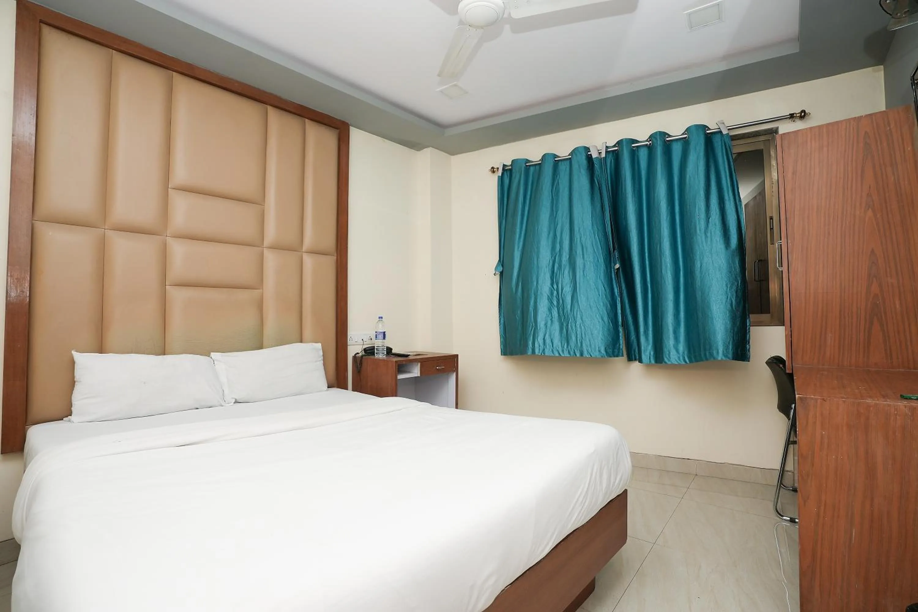 Bedroom, Bed in Hotel Royal Aqua