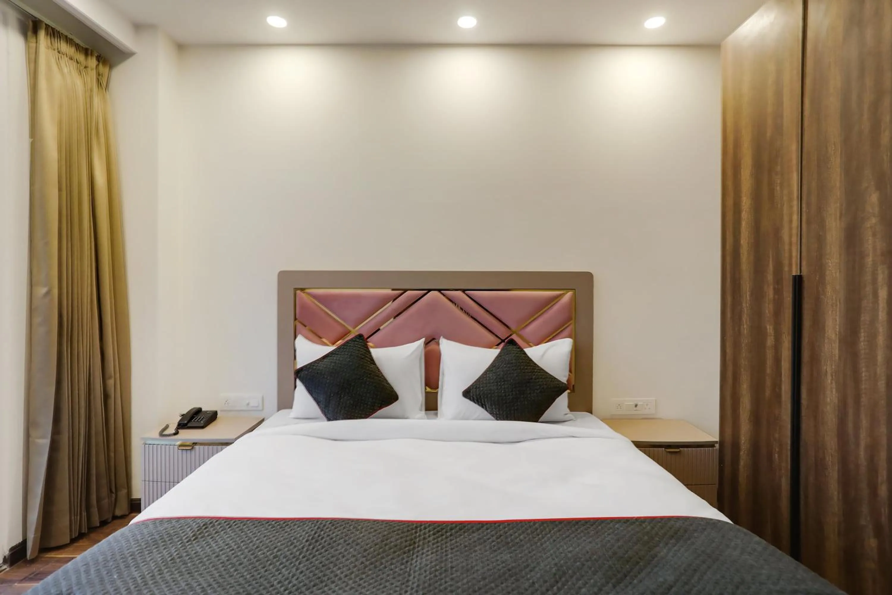 Bedroom, Bed in Super Townhouse MA-32