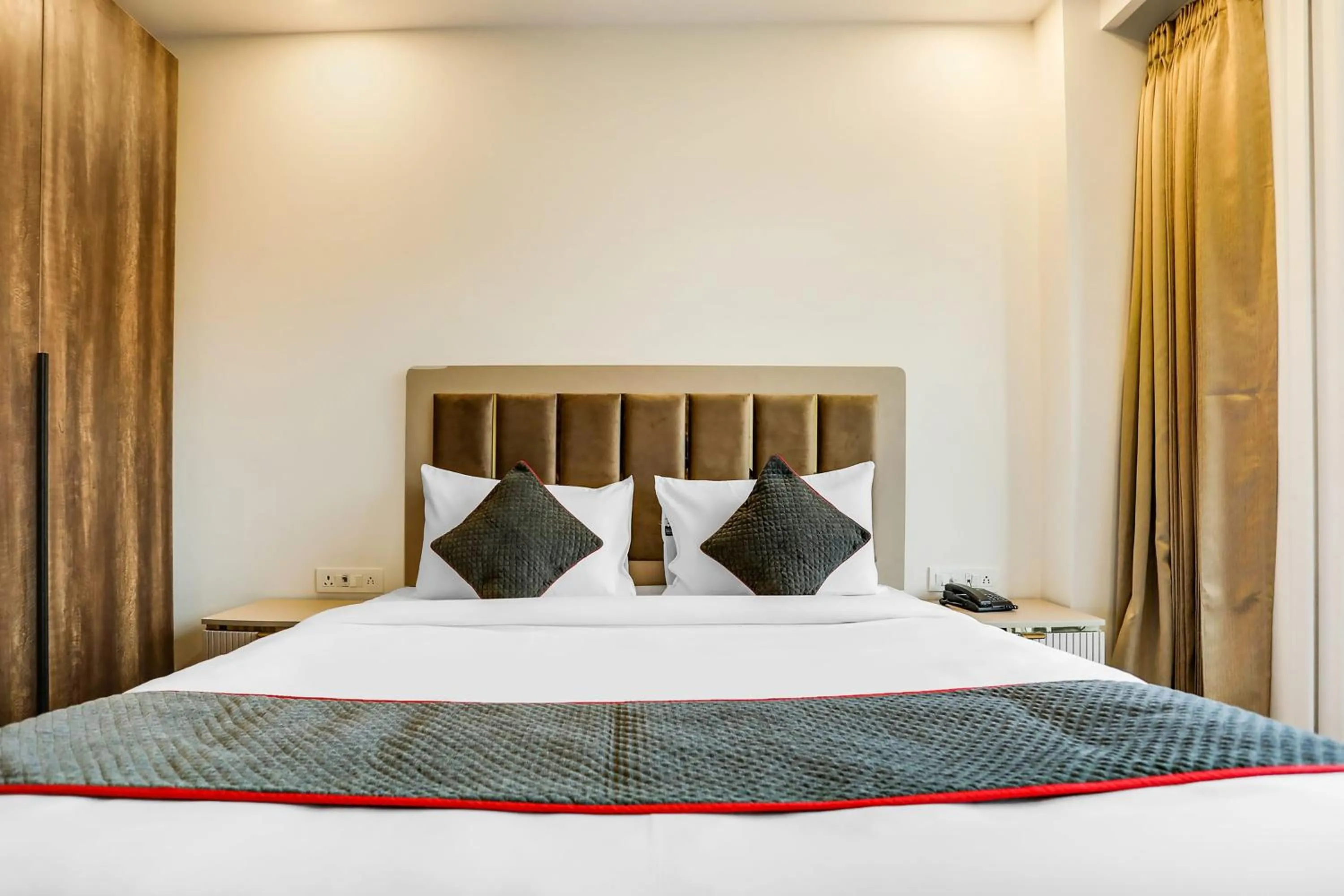 Lobby or reception, Bed in Super Townhouse MA-32