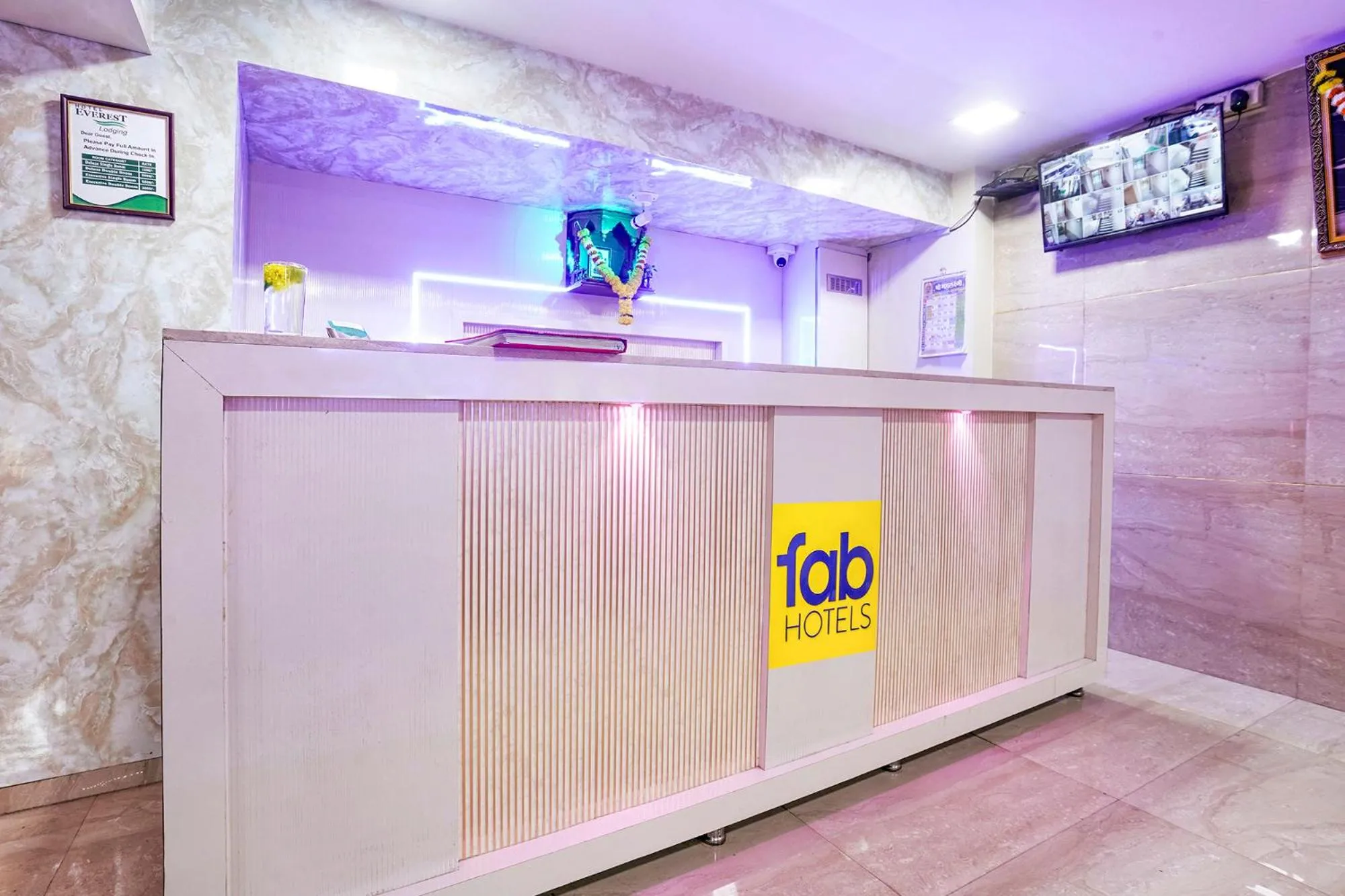 Lobby or reception in Hotel O Everest Lodging Vashi