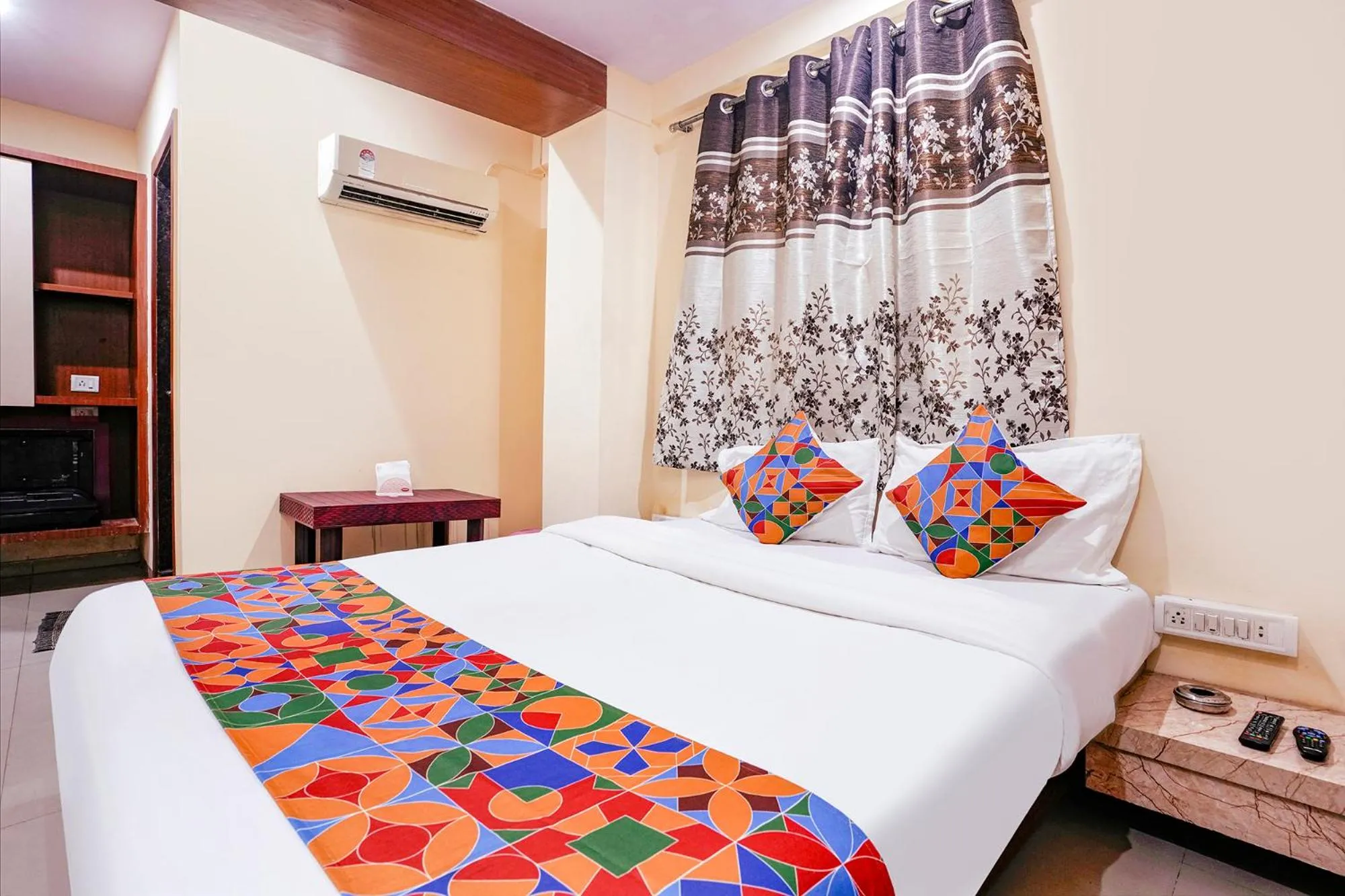 Bed in Hotel O Everest Lodging Vashi
