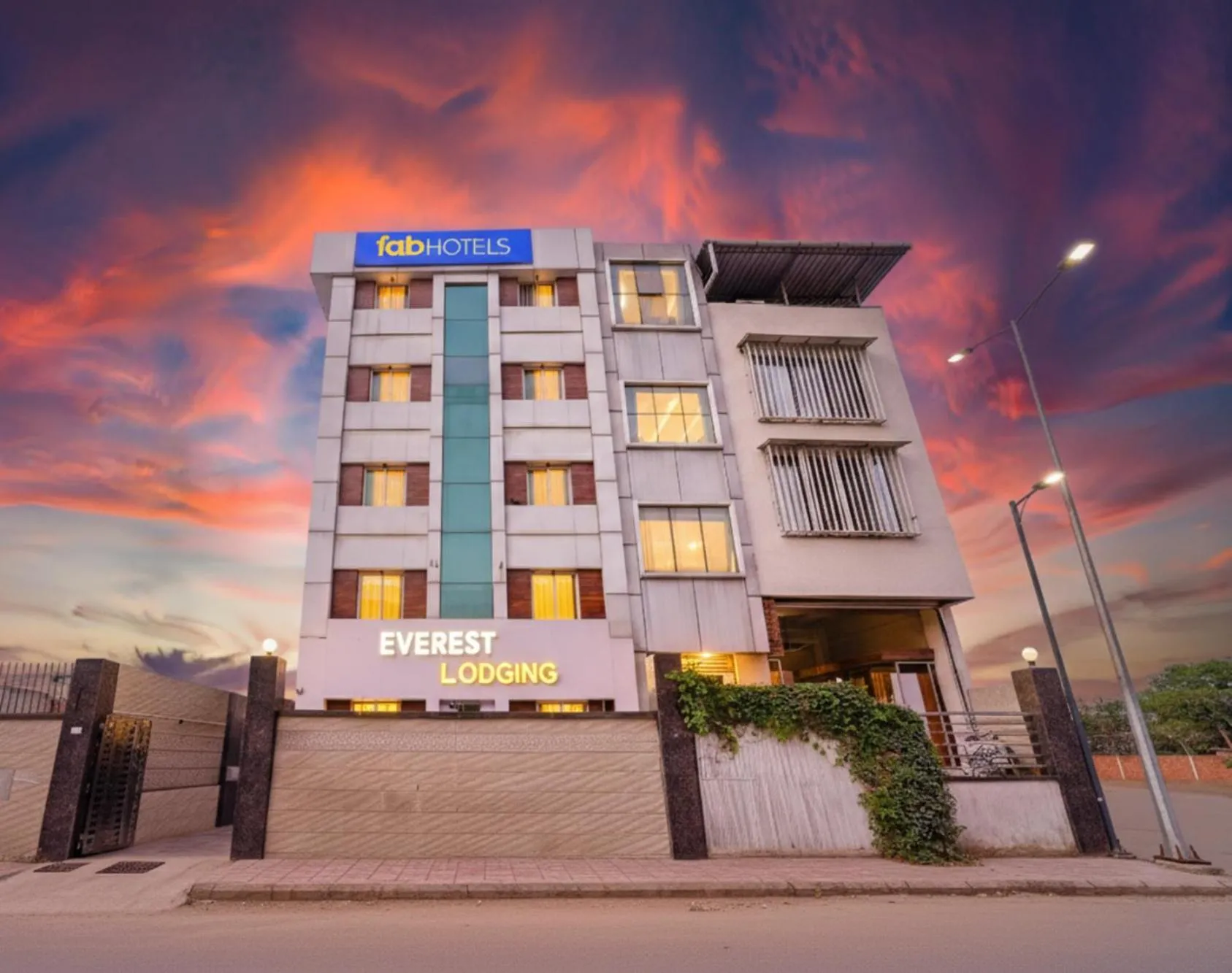 Property building in Hotel O Everest Lodging Vashi