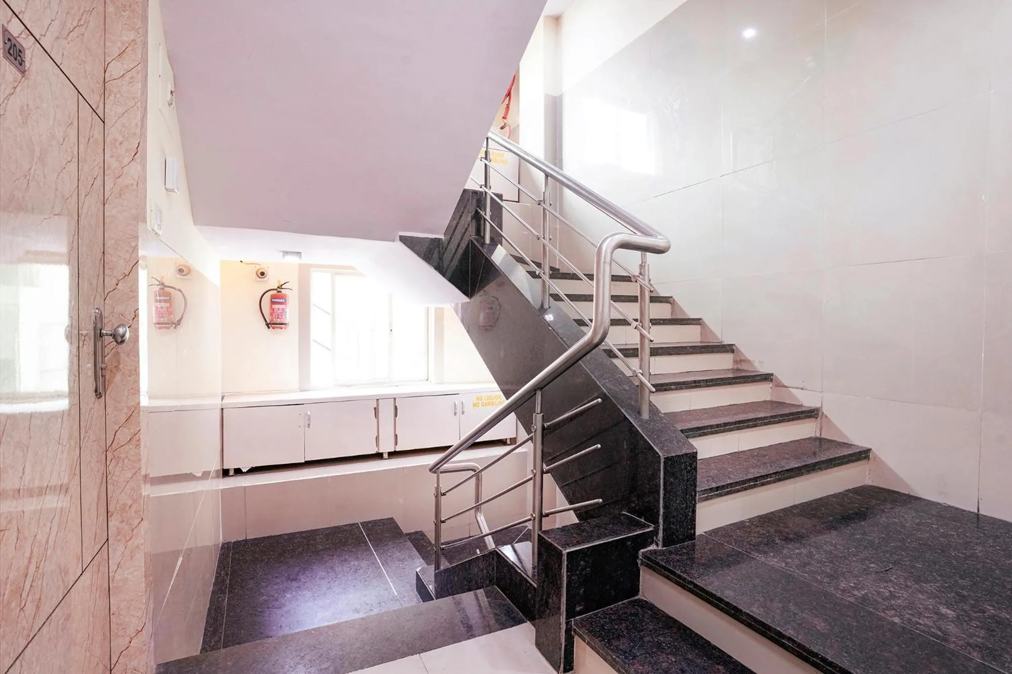 Lobby or reception in Hotel O Everest Lodging Vashi
