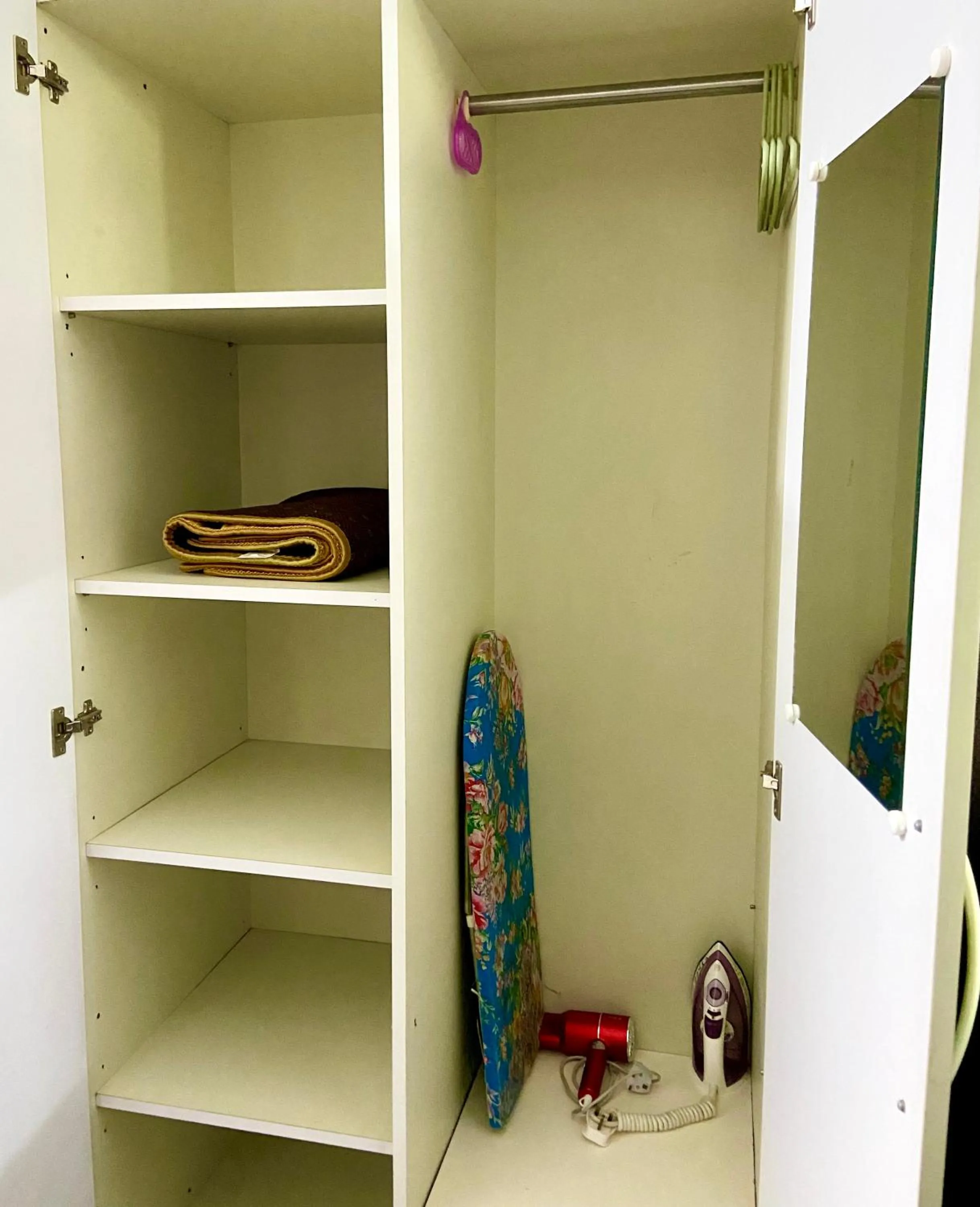 flat iron in Padang Besar Green Inn