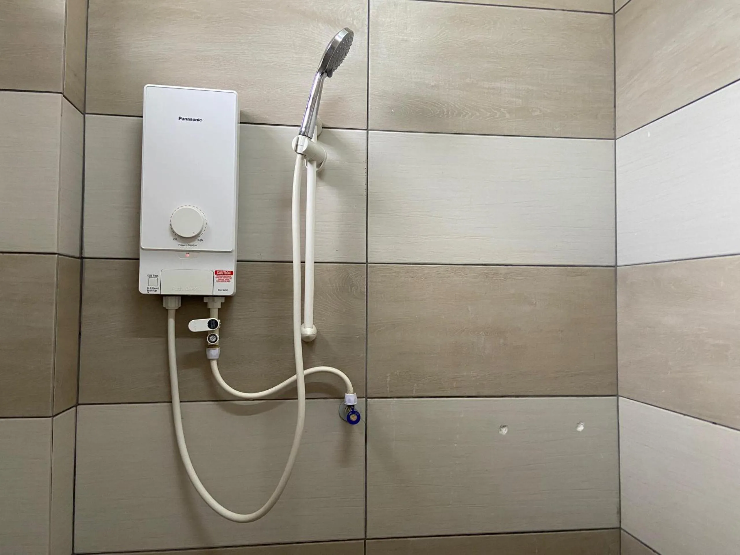 Shower in Padang Besar Green Inn