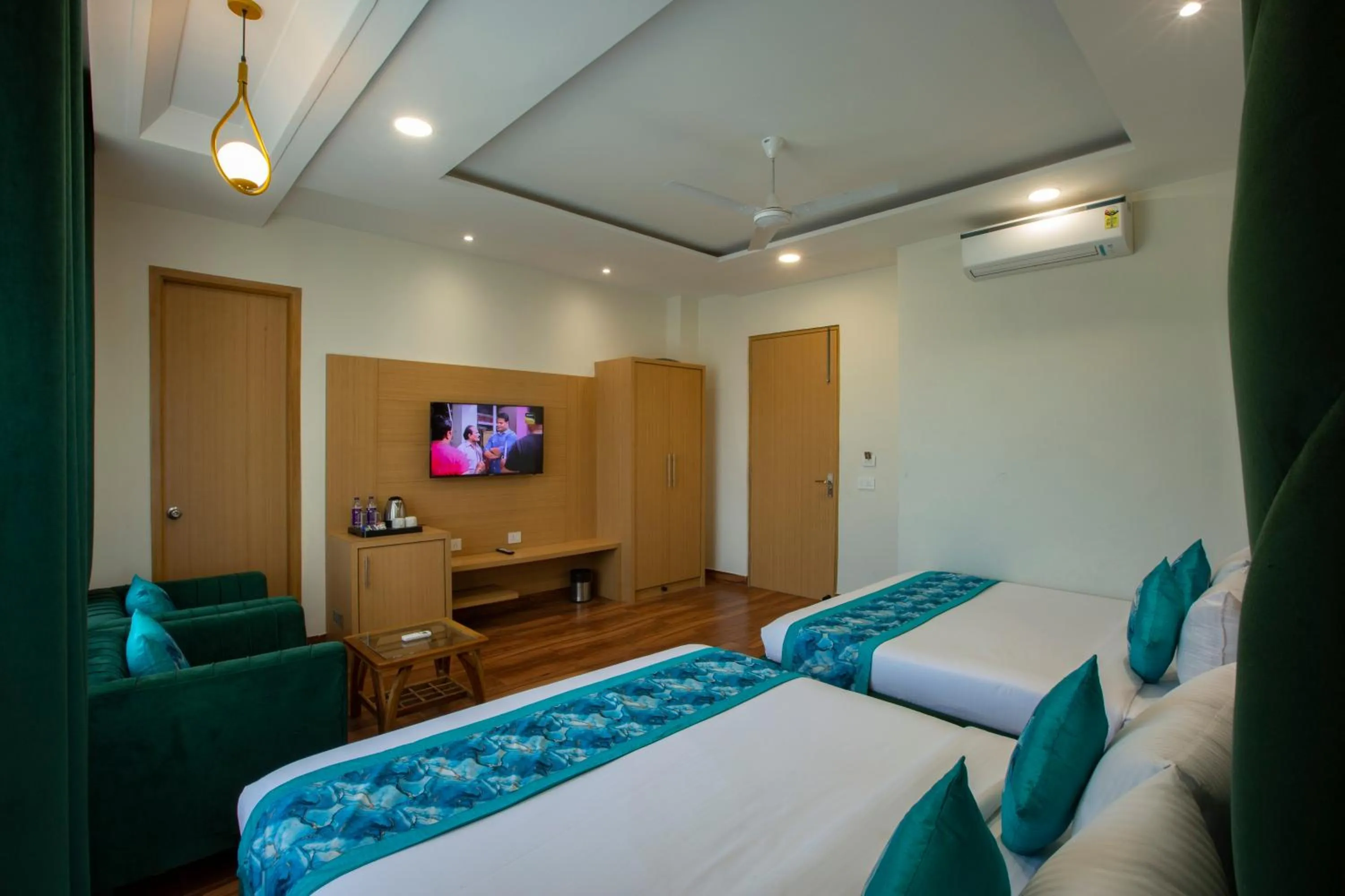 TV and multimedia, Bed in Regalia Grand By Delight Stay