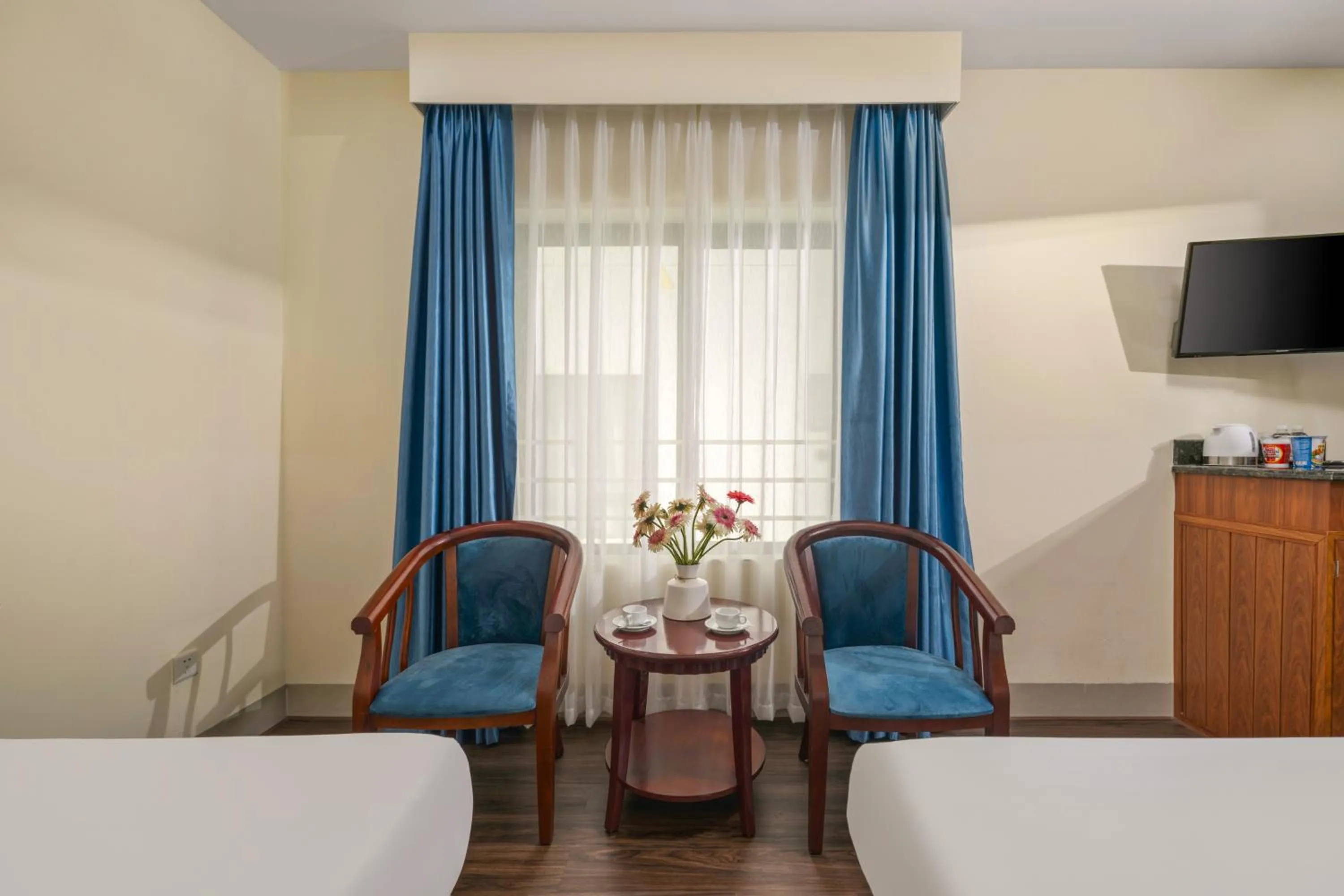 Communal lounge/ TV room, Bed in SeaFront Hotel DaNang