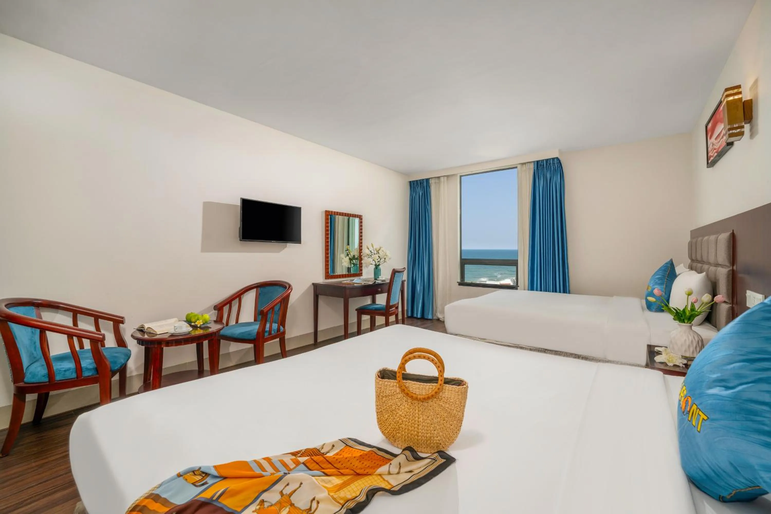 Communal lounge/ TV room in SeaFront Hotel DaNang