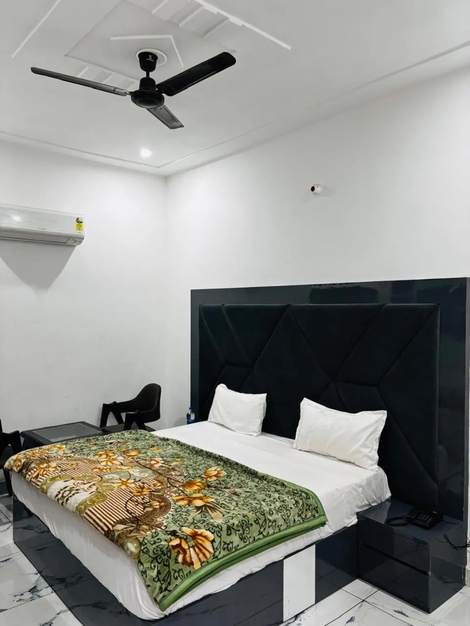 Bed in Hotel Amaresh