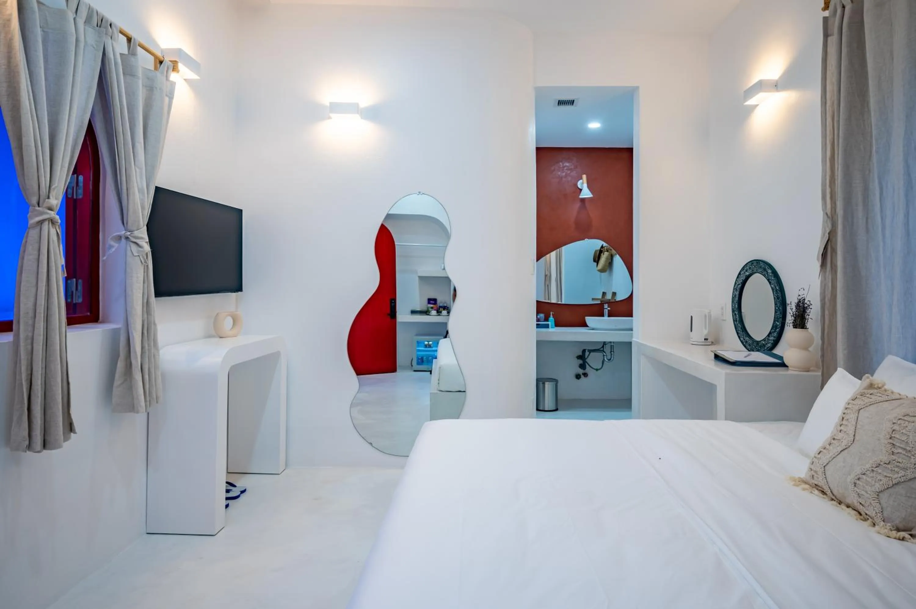 Bedroom, Bed in Happiness Hotel