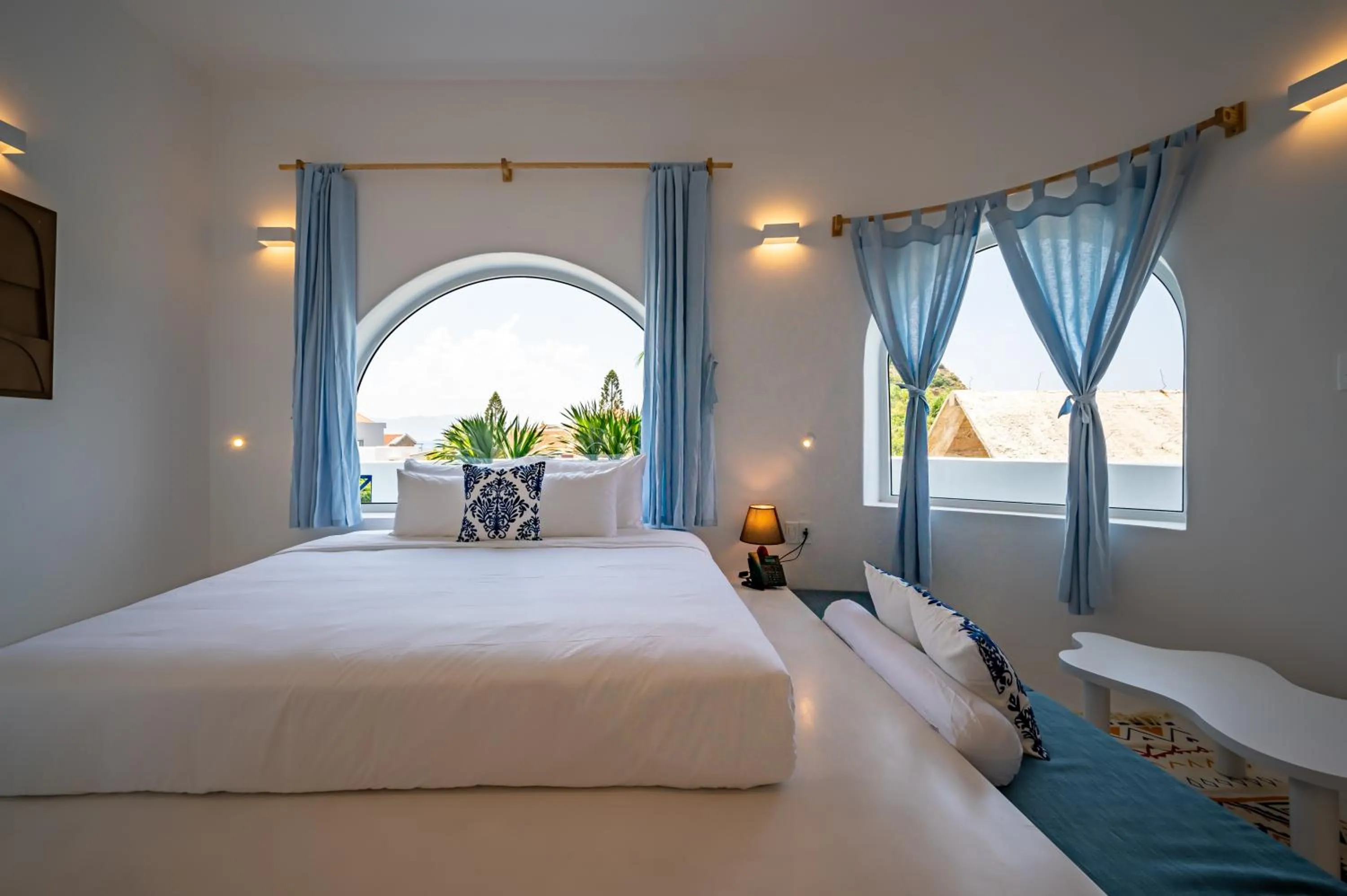 Photo of the whole room, Bed in Happiness Hotel