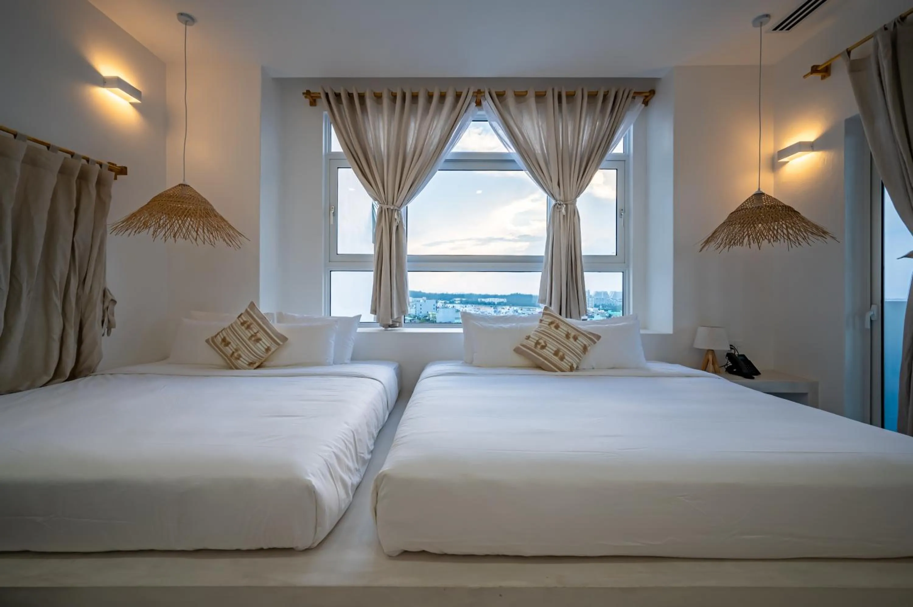 Photo of the whole room, Bed in Happiness Hotel