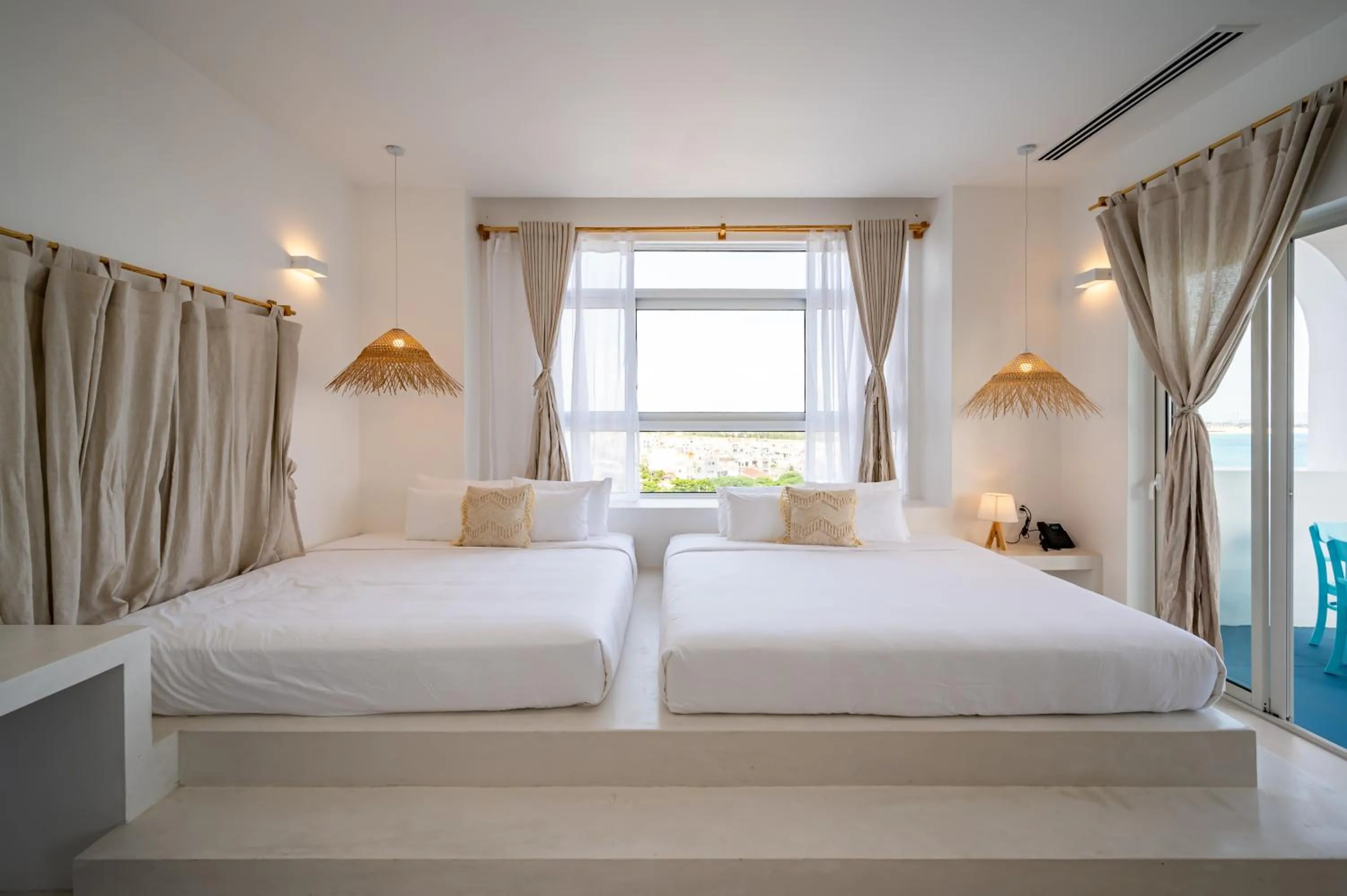 Photo of the whole room, Bed in Happiness Hotel