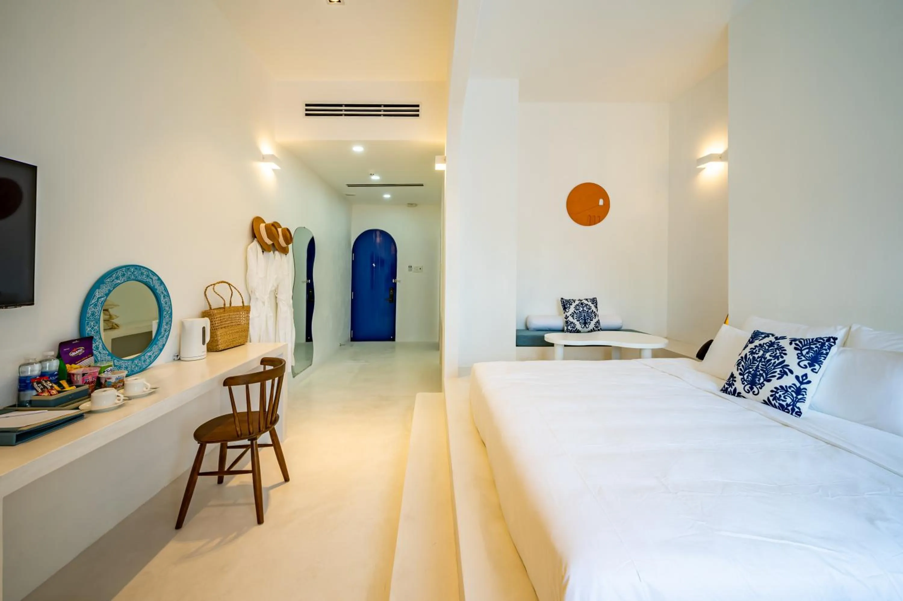 Photo of the whole room, Bed in Happiness Hotel