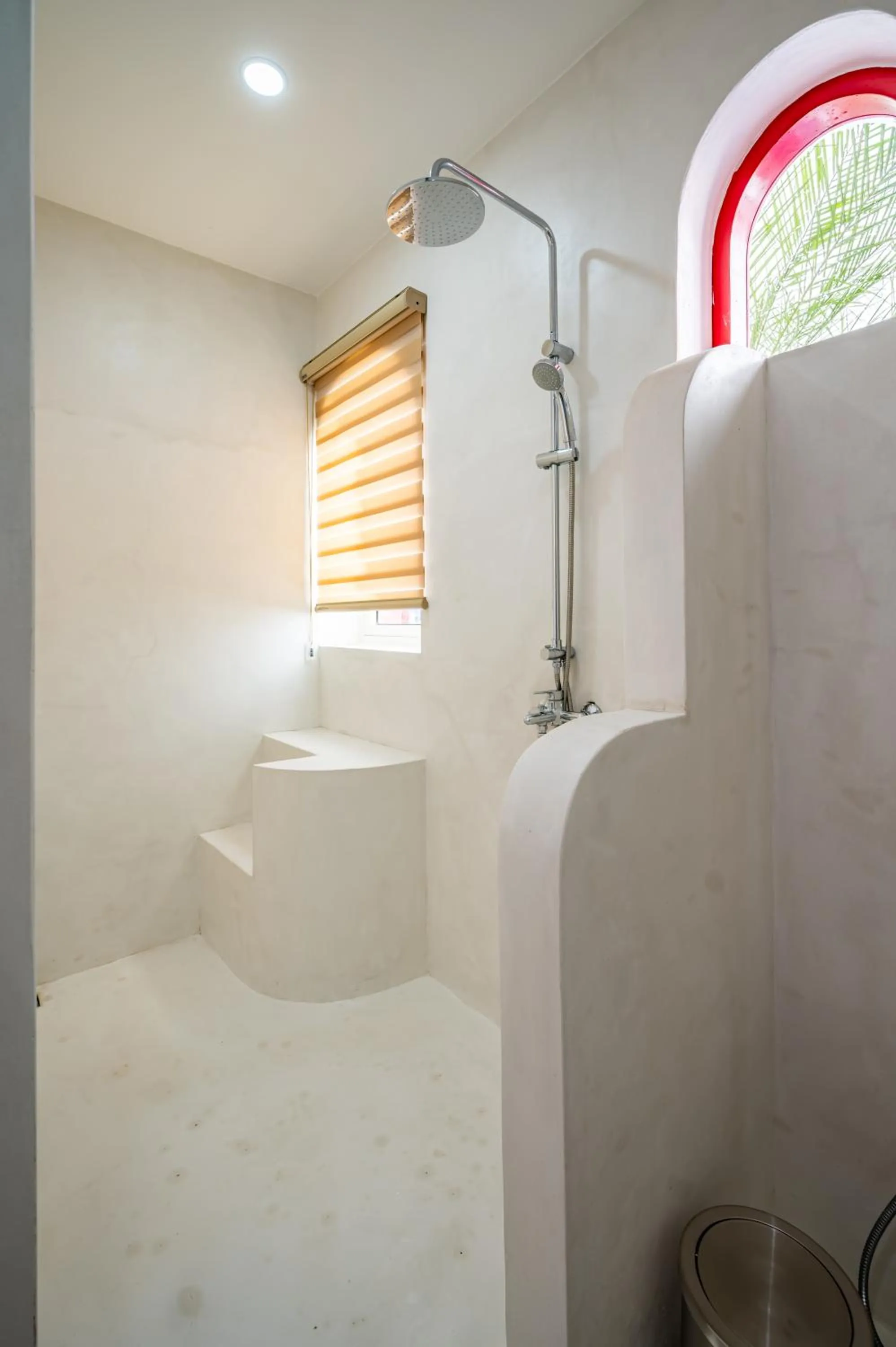 Shower in Happiness Hotel