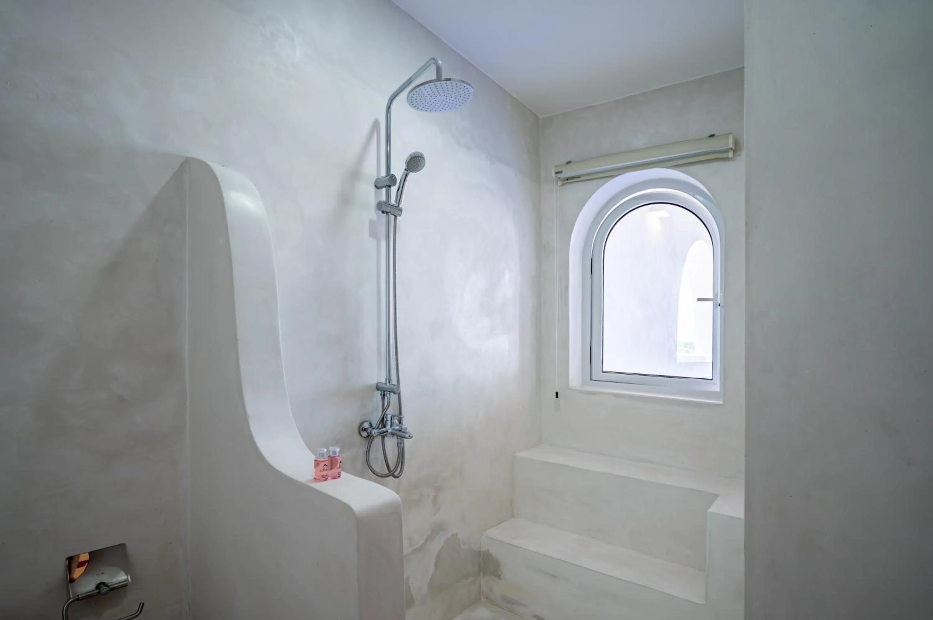 Shower in Happiness Hotel