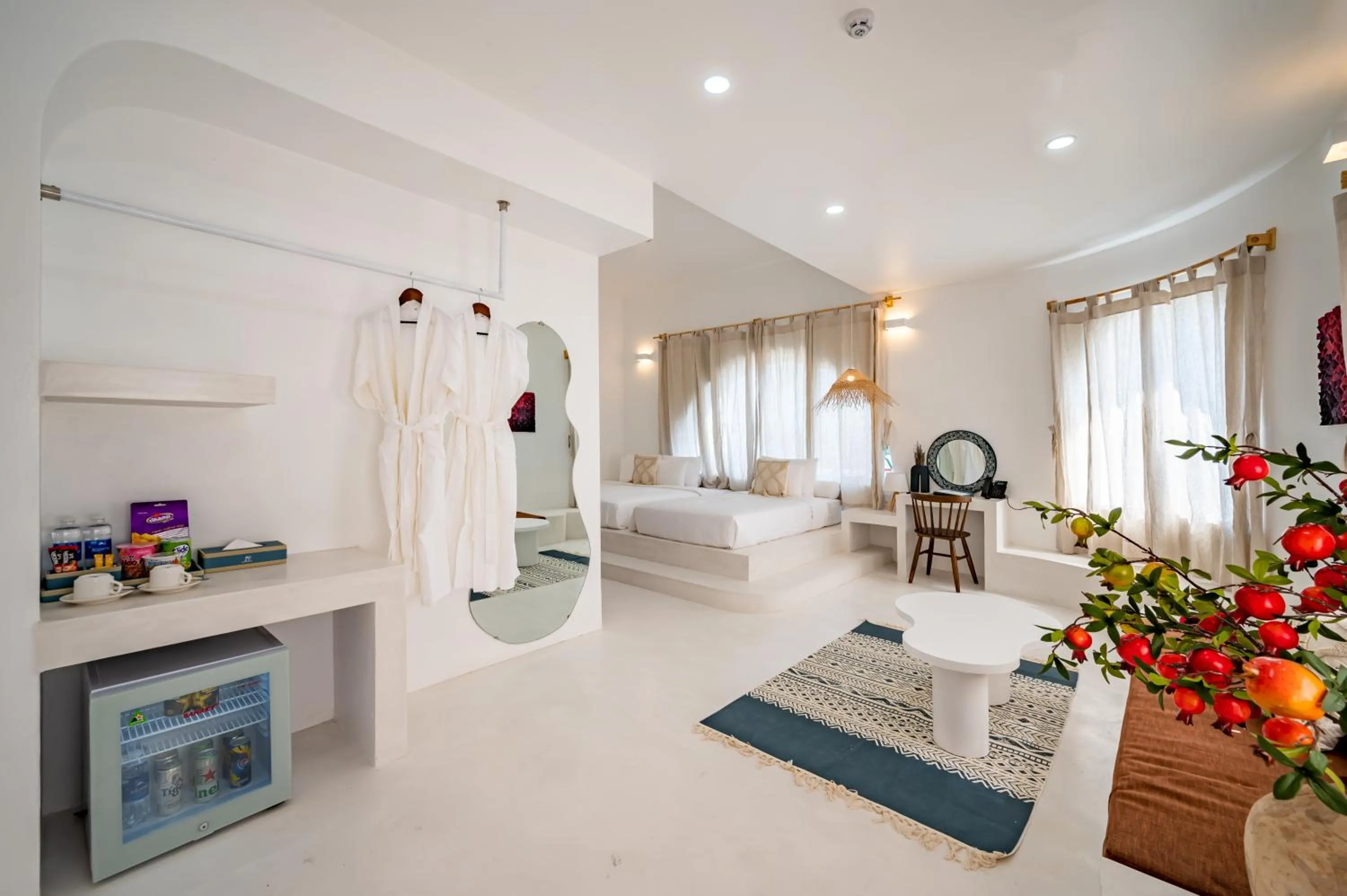 Photo of the whole room, Bed in Happiness Hotel