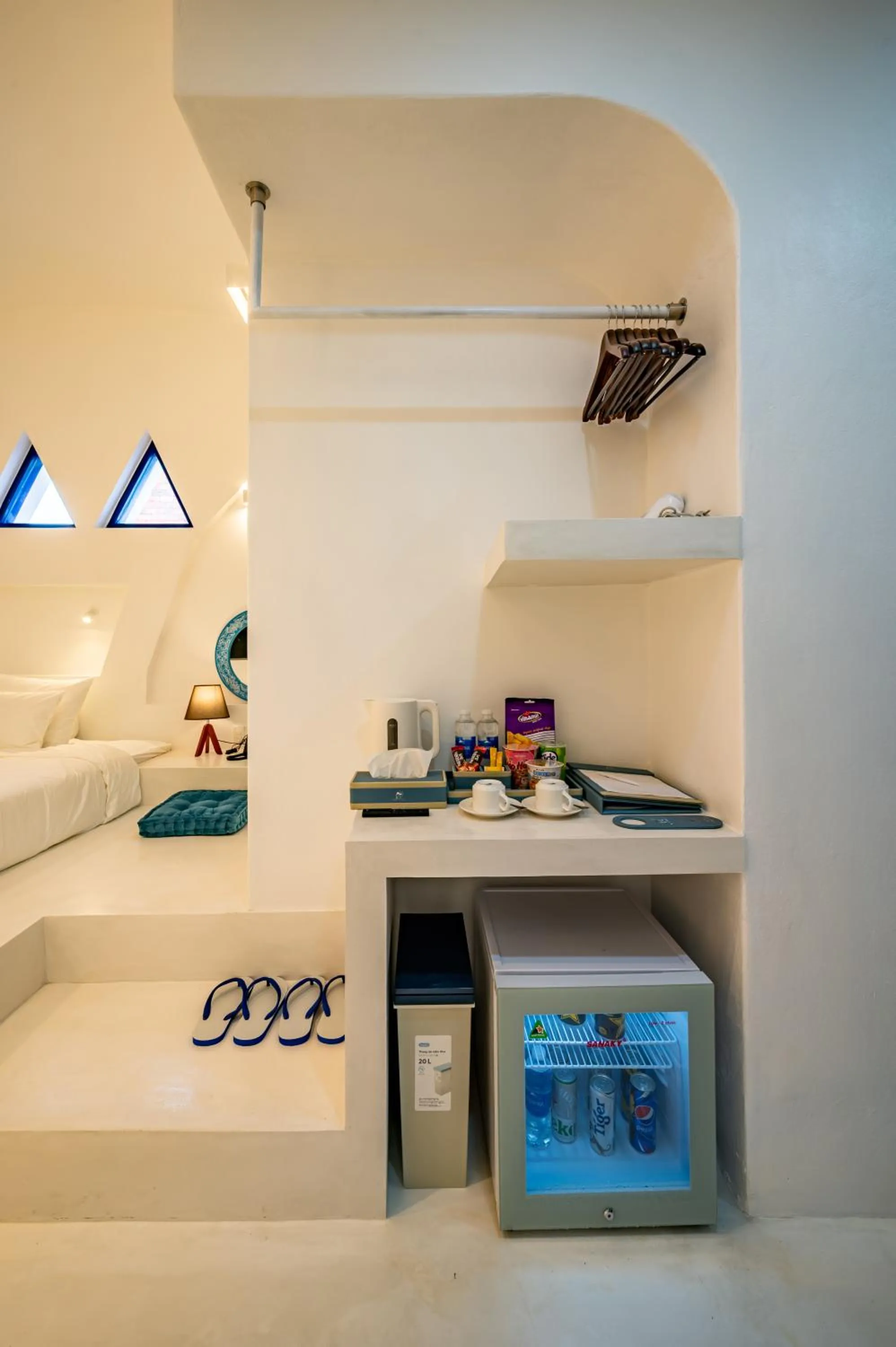 Photo of the whole room, Bed in Happiness Hotel