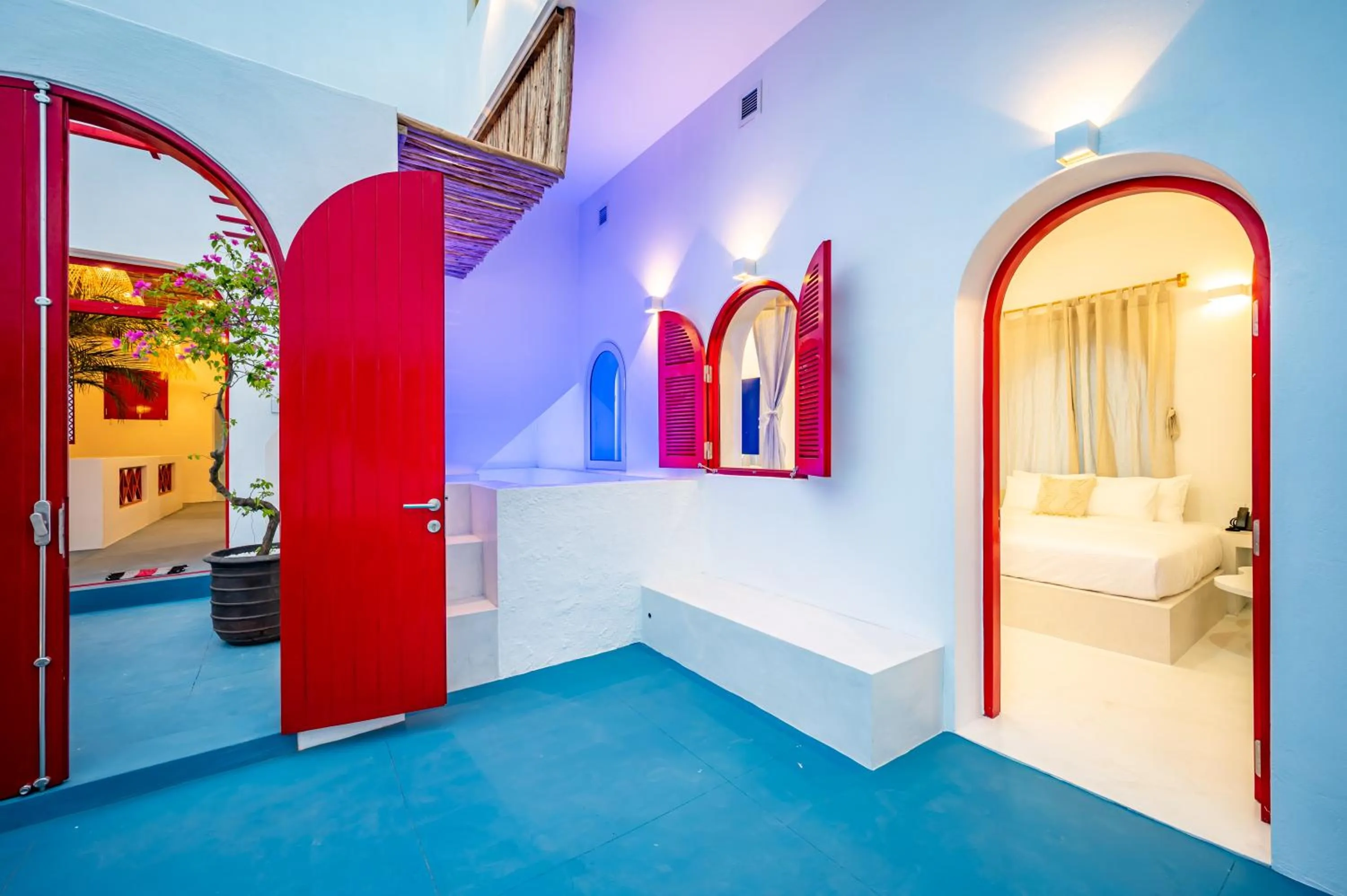 Balcony/Terrace, Bed in Happiness Hotel