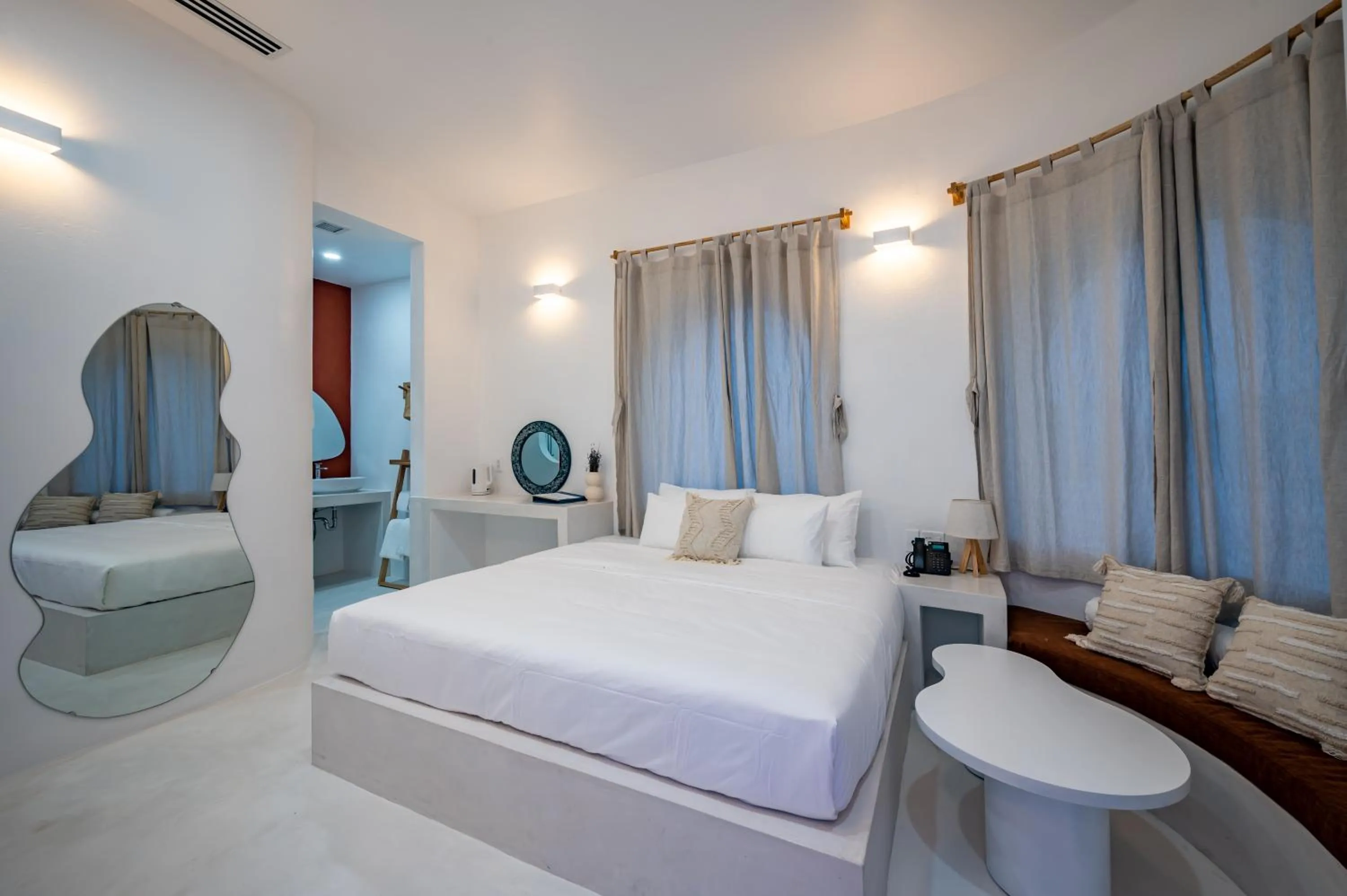 Photo of the whole room, Bed in Happiness Hotel