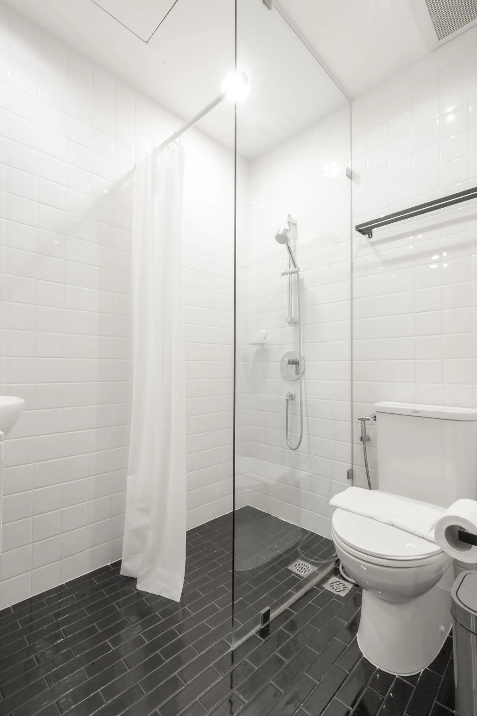 Shower in Double B Hostel