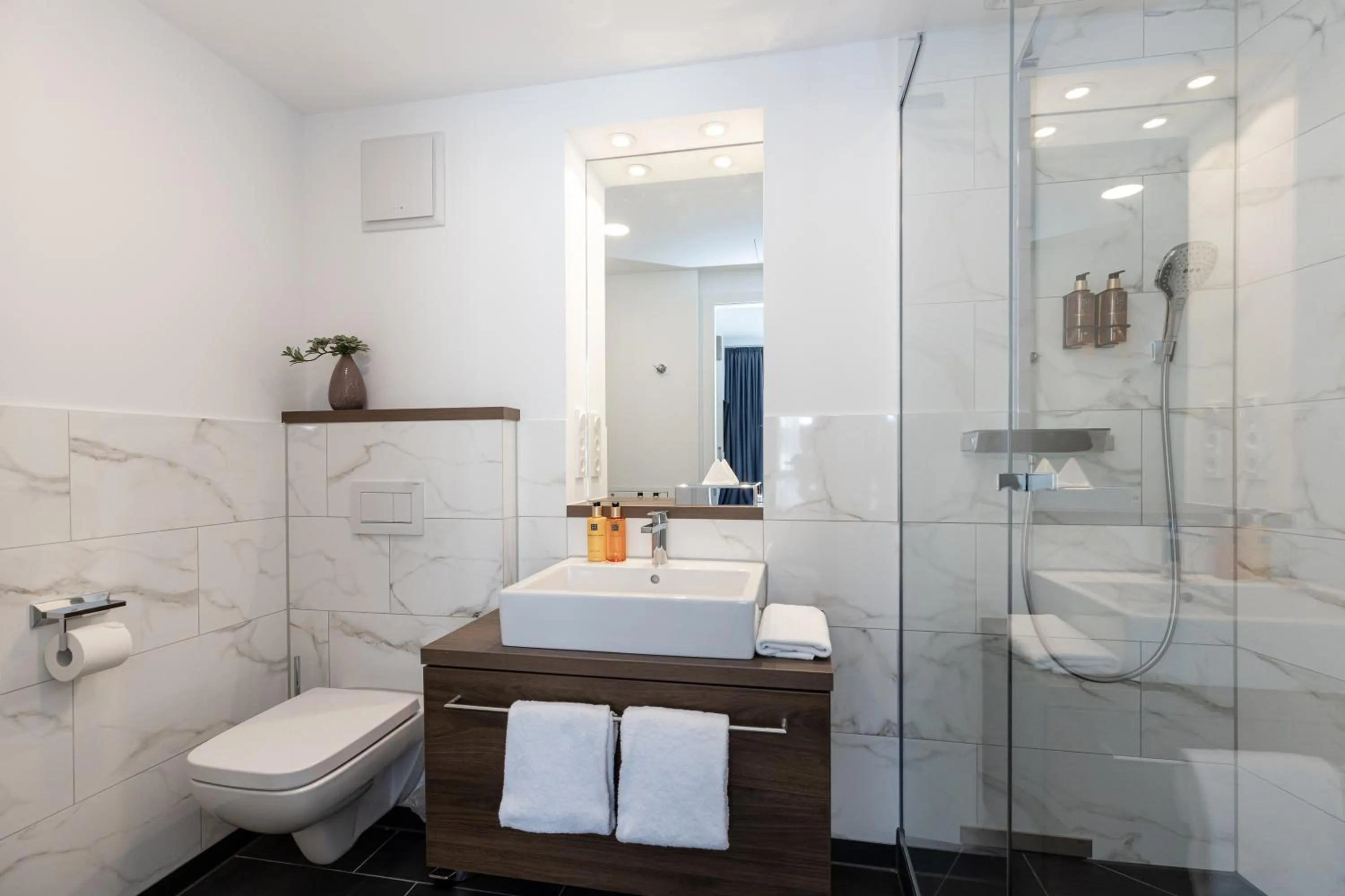 Bathroom in The Doorman Goethe Frankfurt am Main