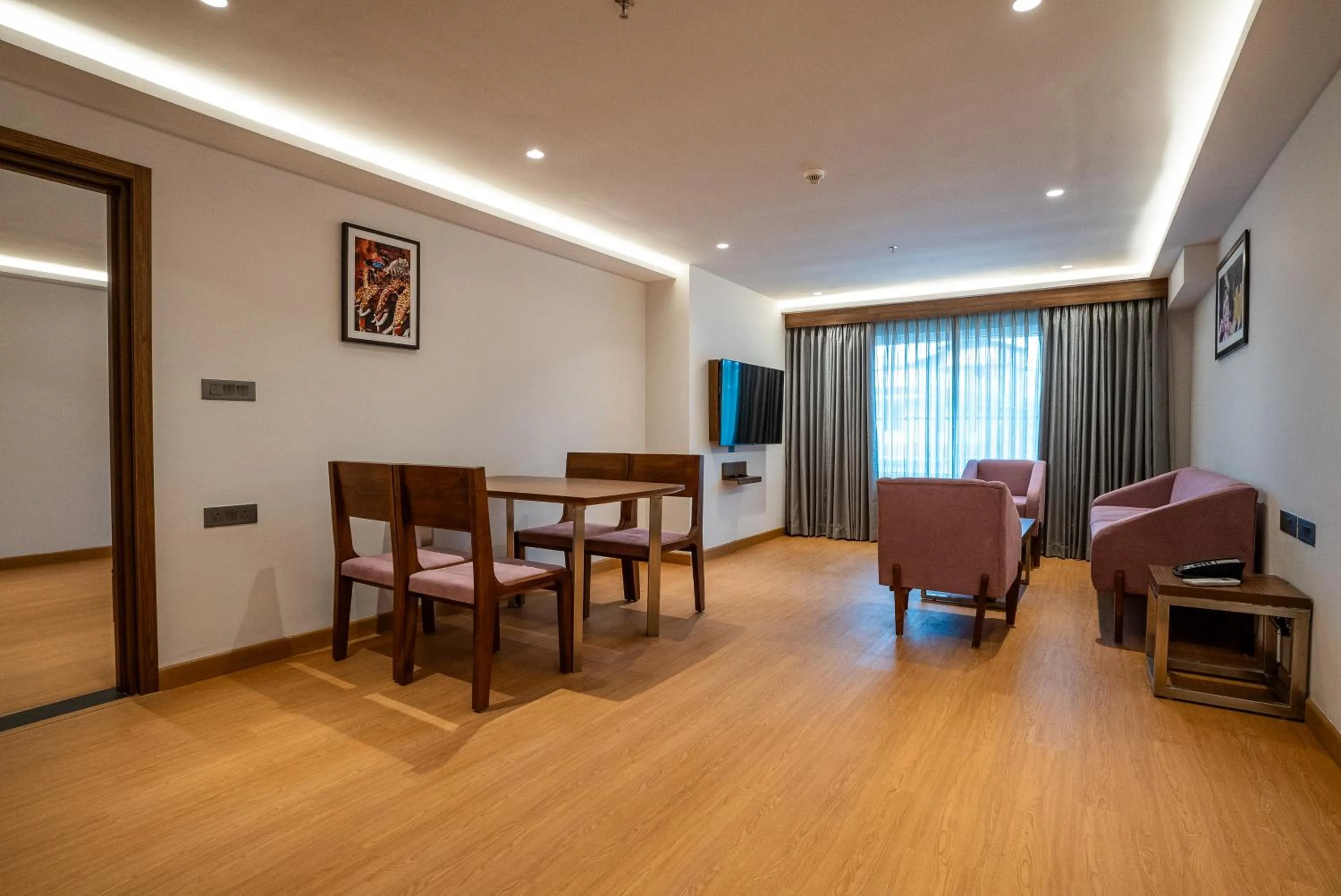 TV and multimedia in Lilac Hotel Guruvayur