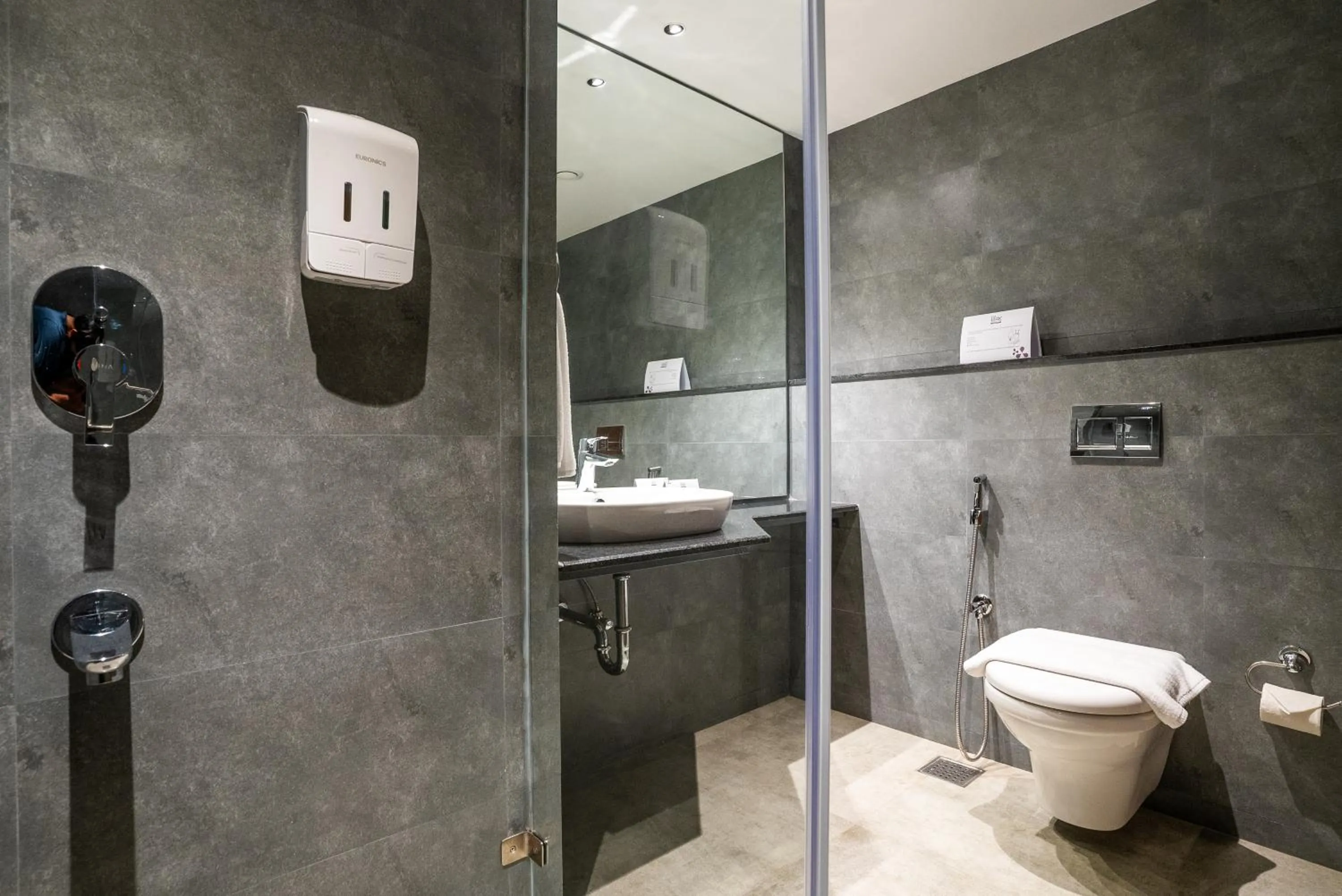 Toilet in Lilac Hotel Guruvayur