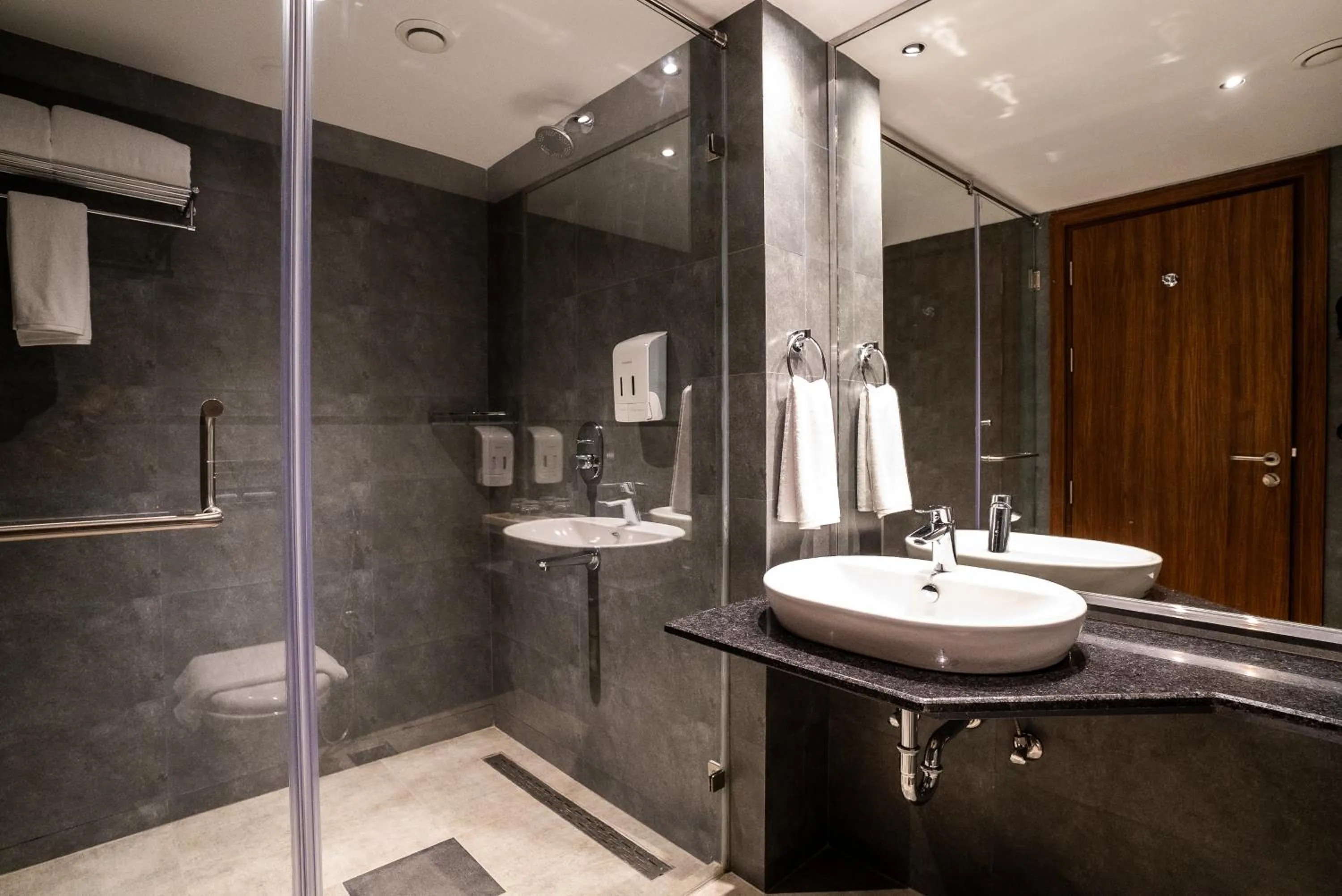 Shower in Lilac Hotel Guruvayur