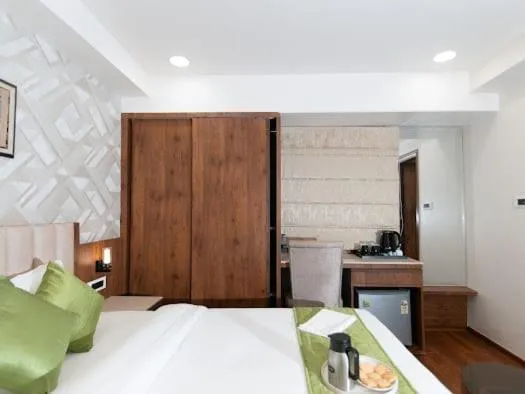 Bedroom, Bed in HOTEL EMERALD INN