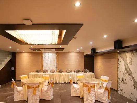 Banquet/Function facilities in HOTEL EMERALD INN