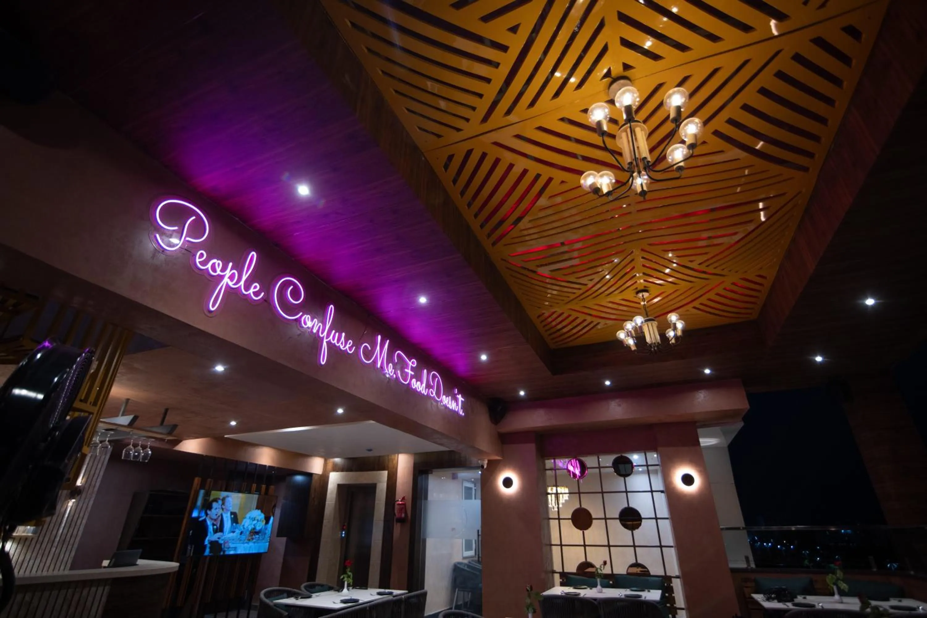 Restaurant/places to eat in HOTEL EMERALD INN