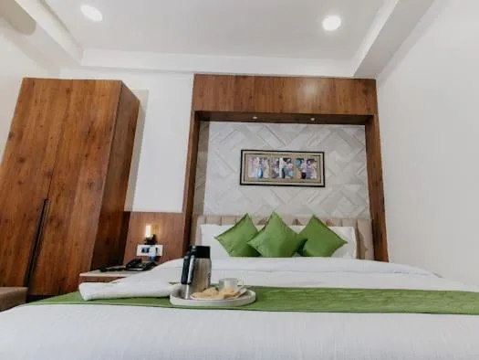 Bedroom, Bed in HOTEL EMERALD INN