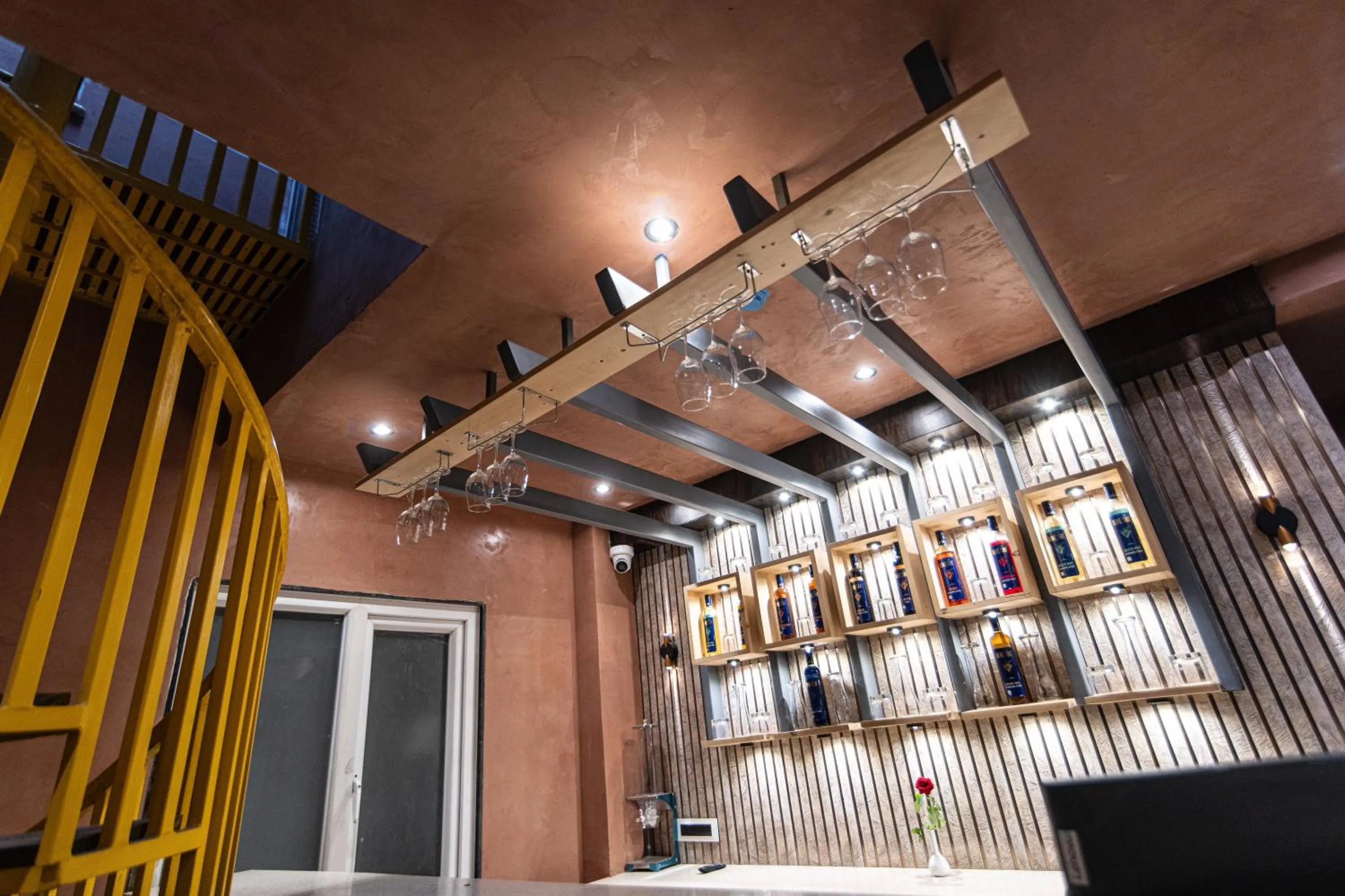 Restaurant/places to eat in HOTEL EMERALD INN